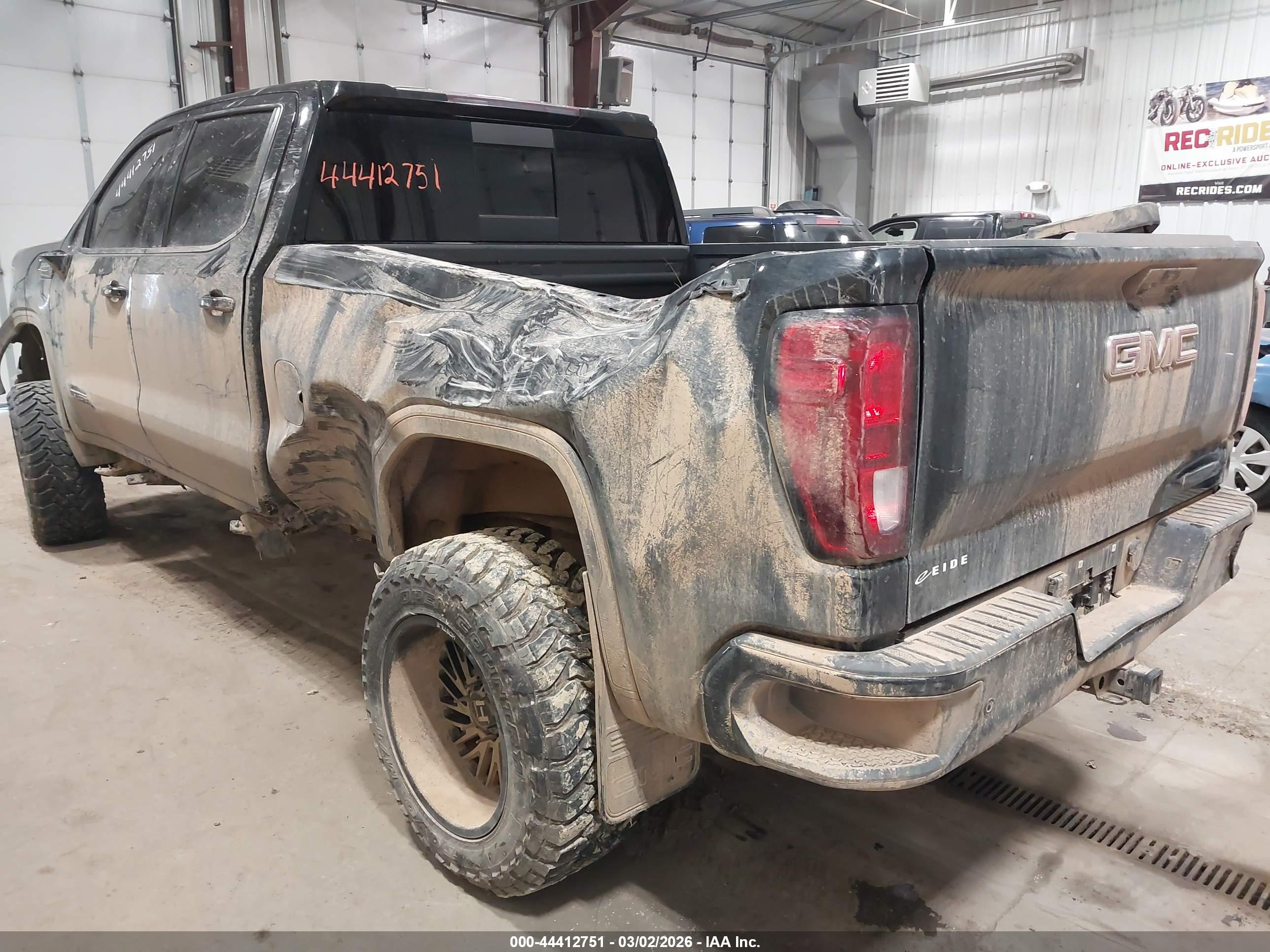 GMC SIERRA image 3