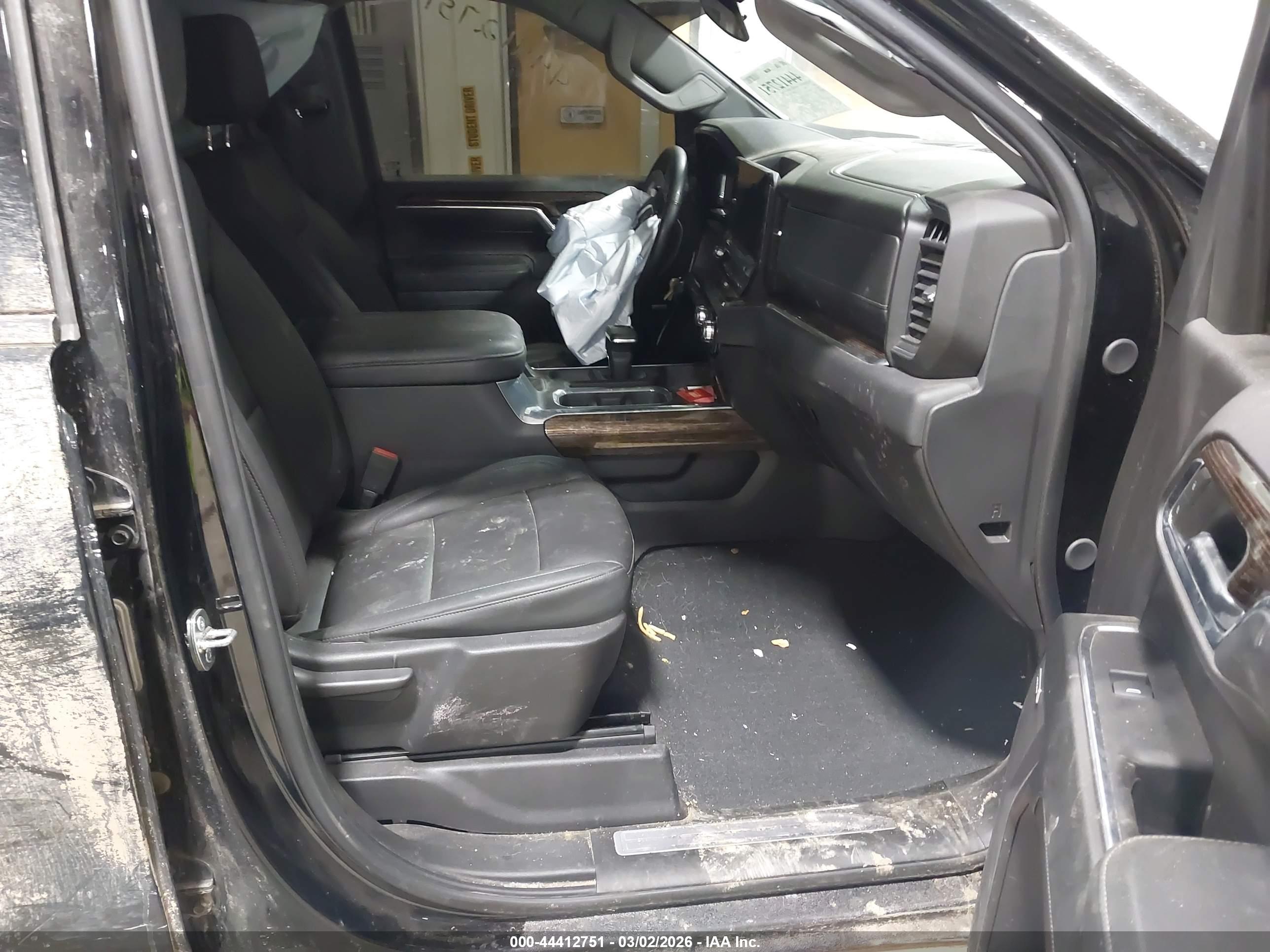 GMC SIERRA image 5