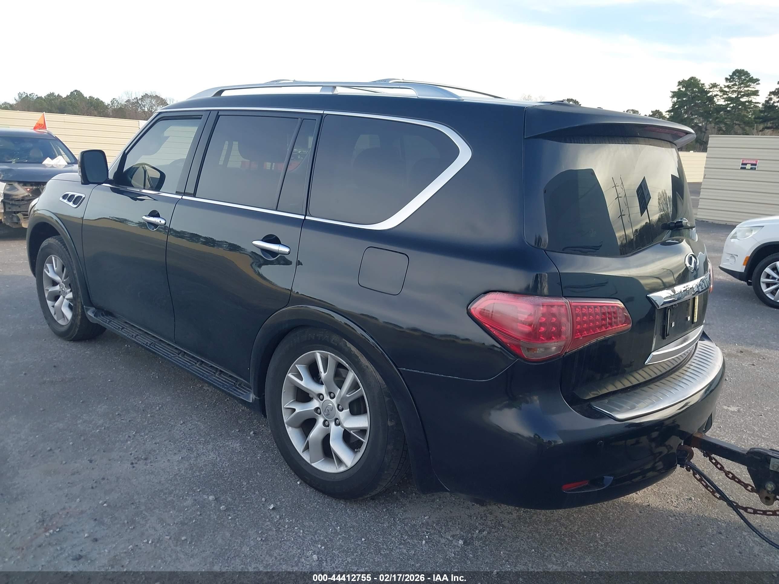 INFINITI QX56 image 3