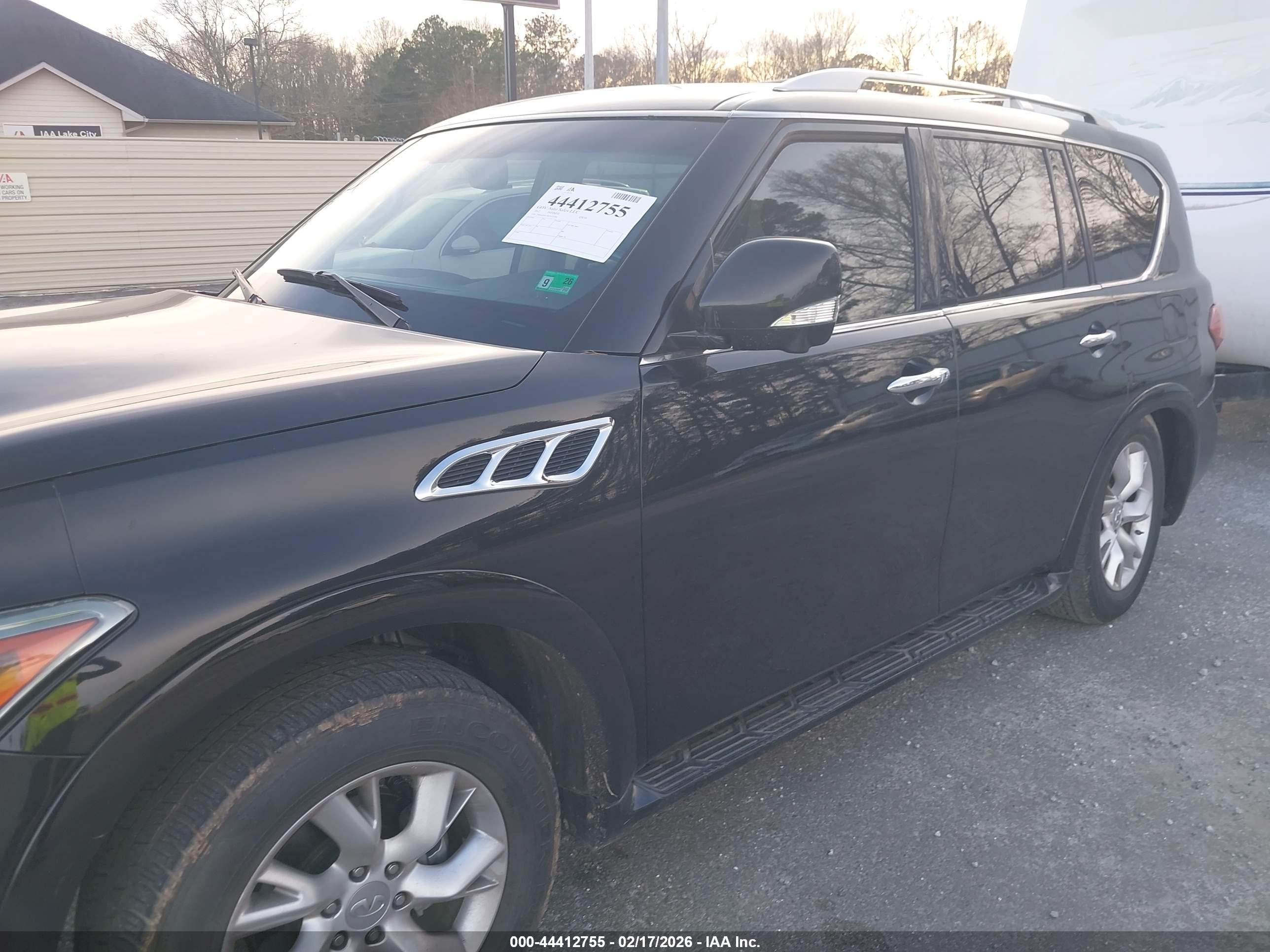 INFINITI QX56 image 6