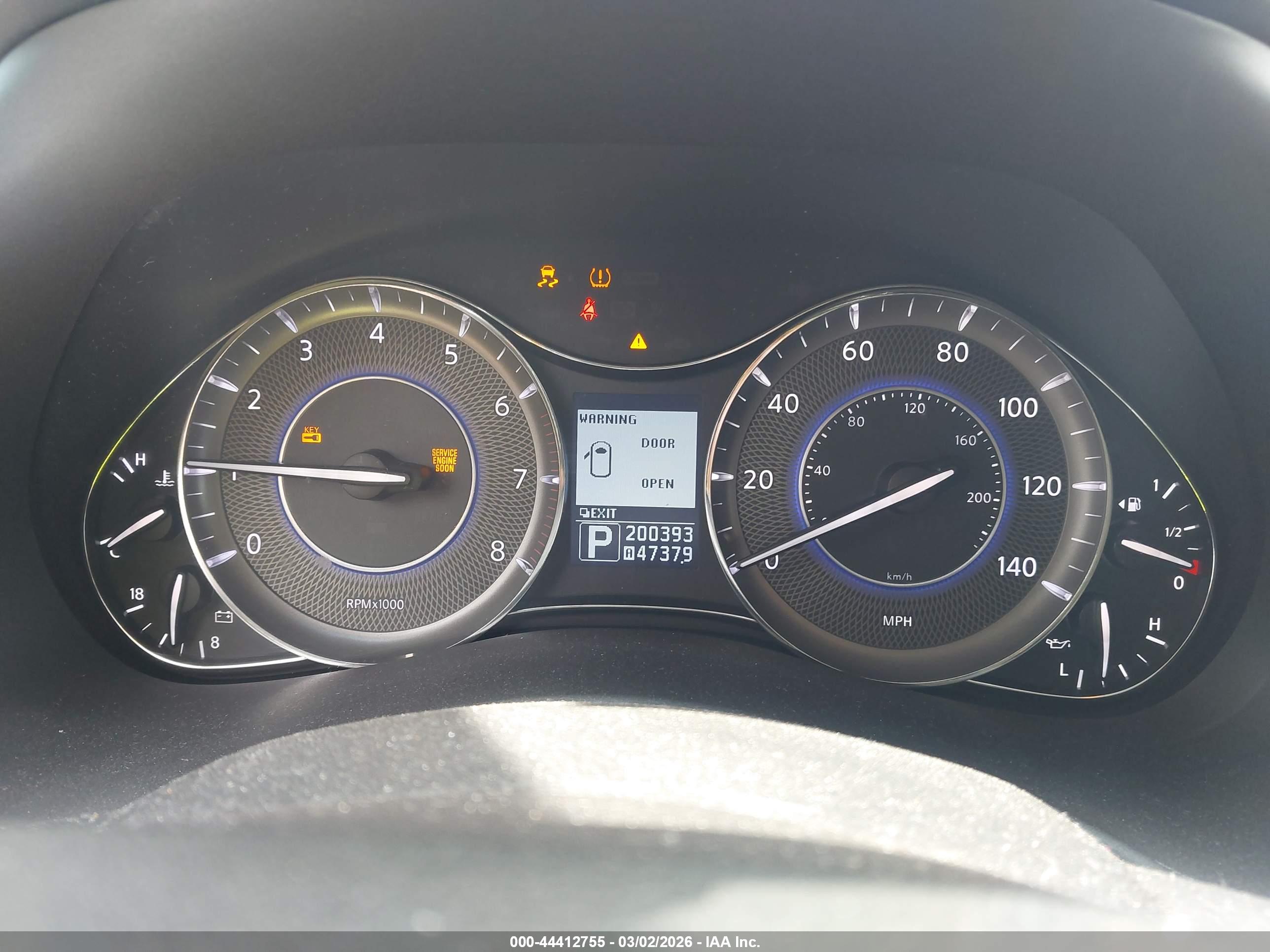 INFINITI QX56 image 7