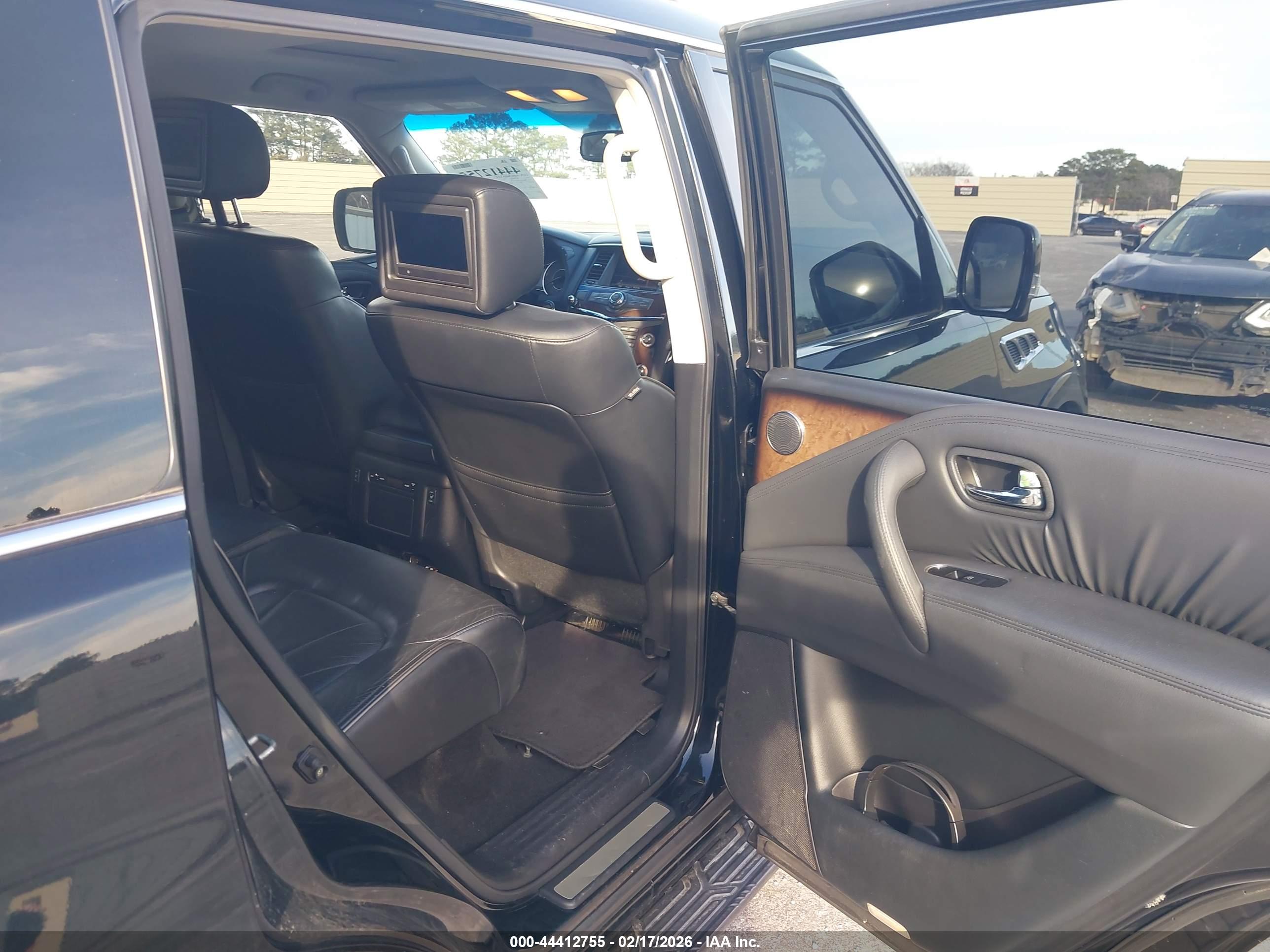 INFINITI QX56 image 8