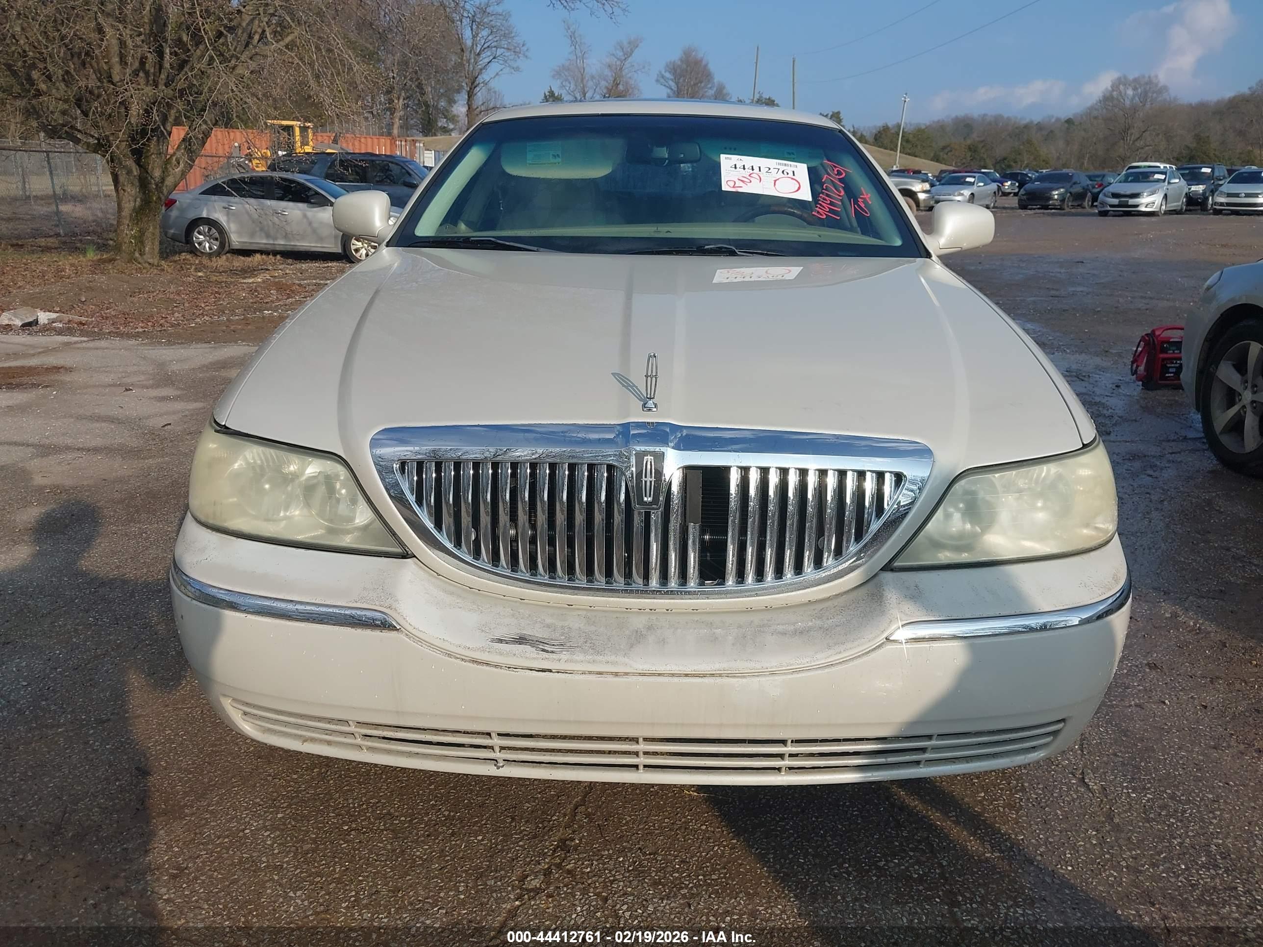 LINCOLN TOWN image 6