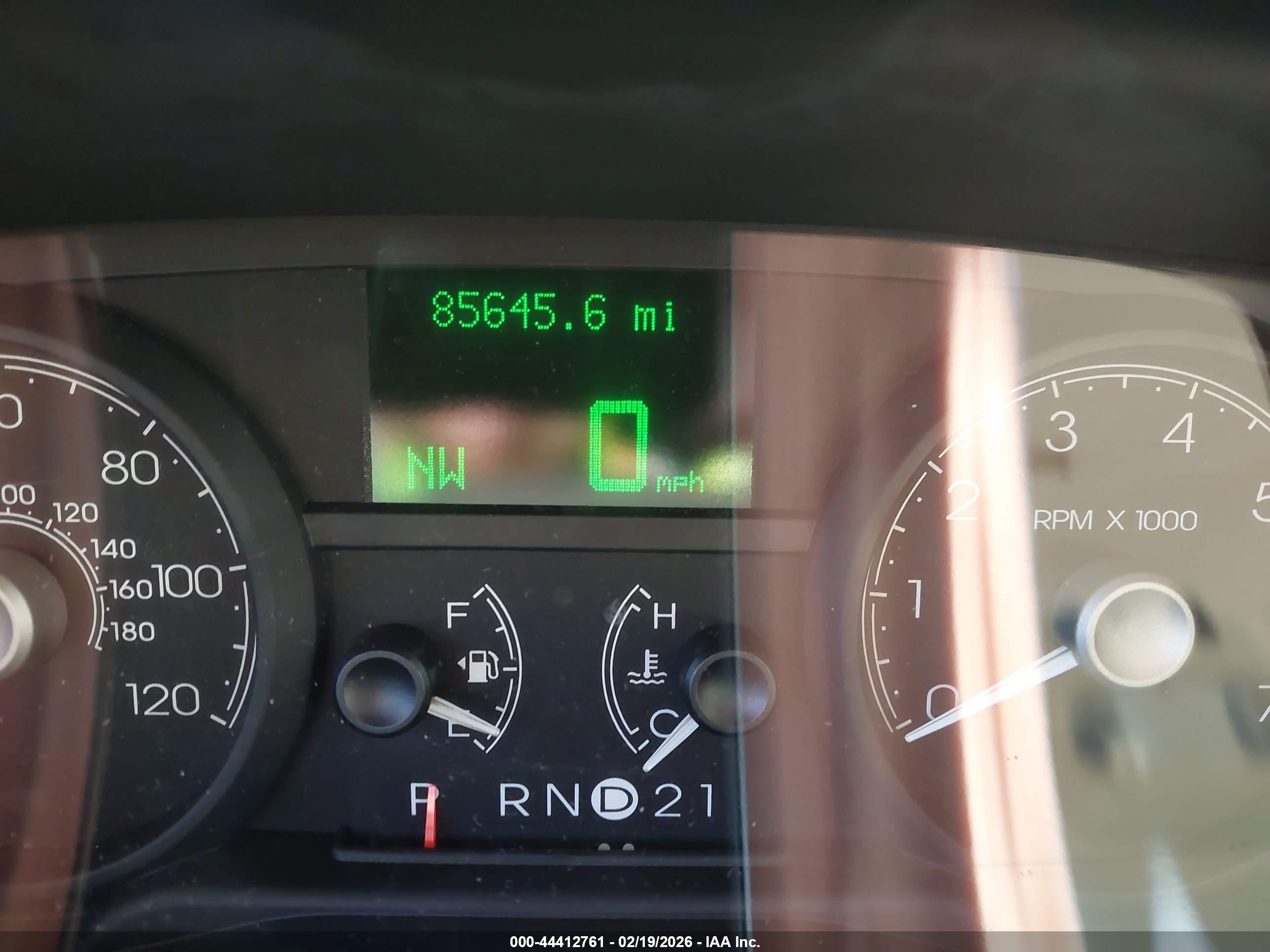 LINCOLN TOWN image 7