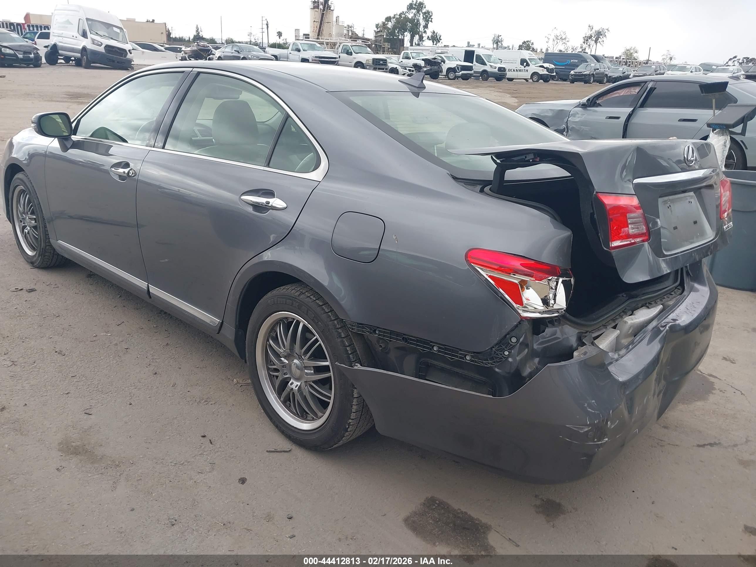 LEXUS ES image 3