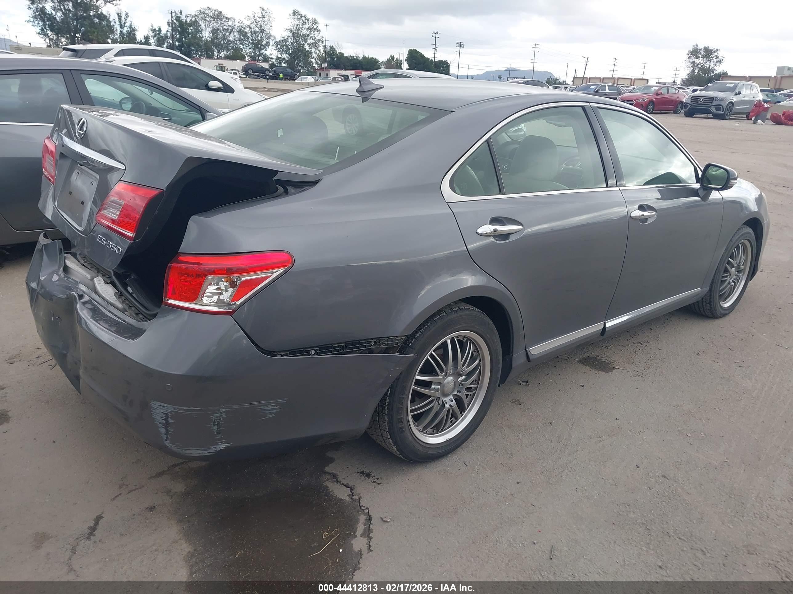 LEXUS ES image 4