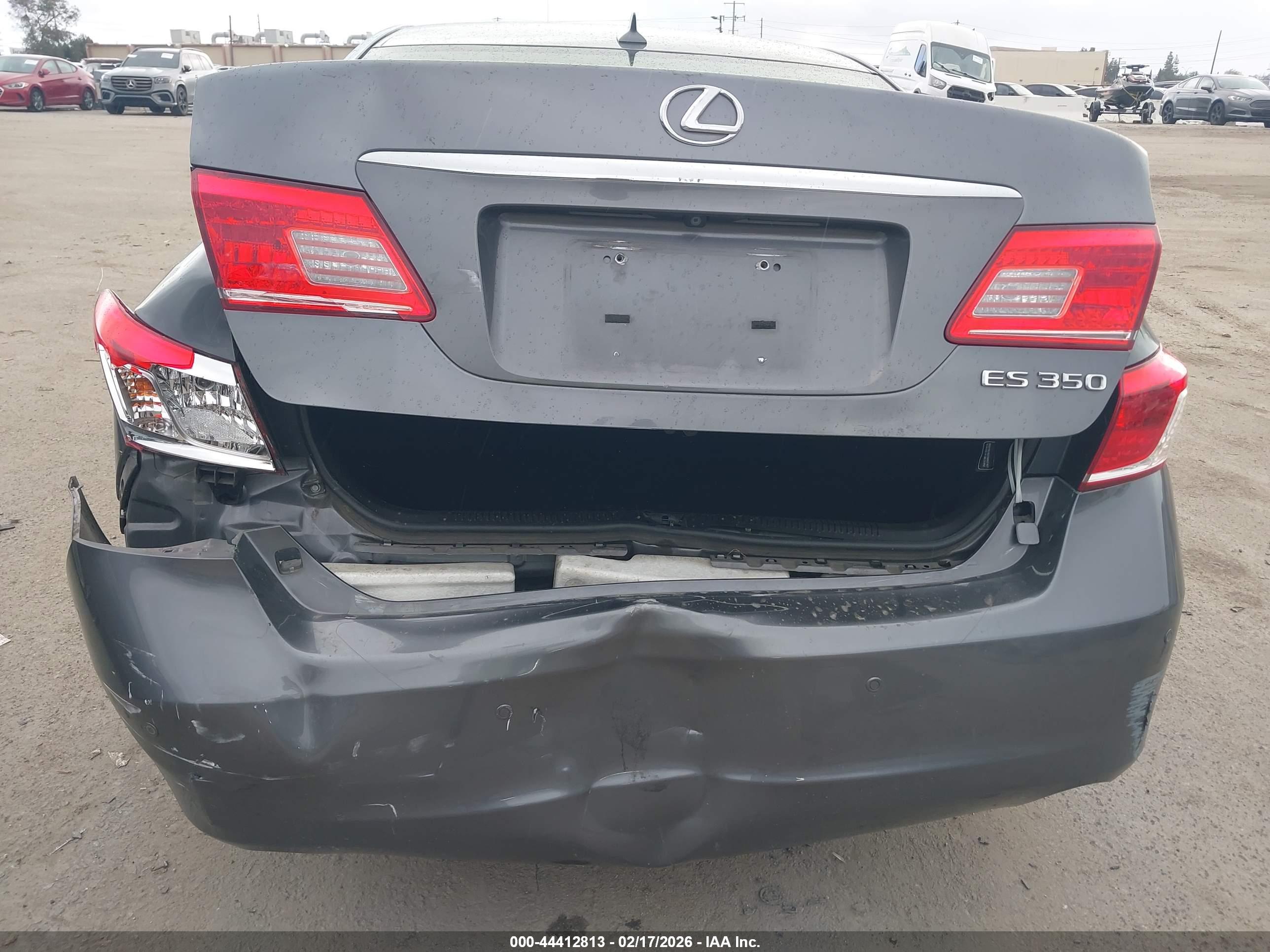LEXUS ES image 6