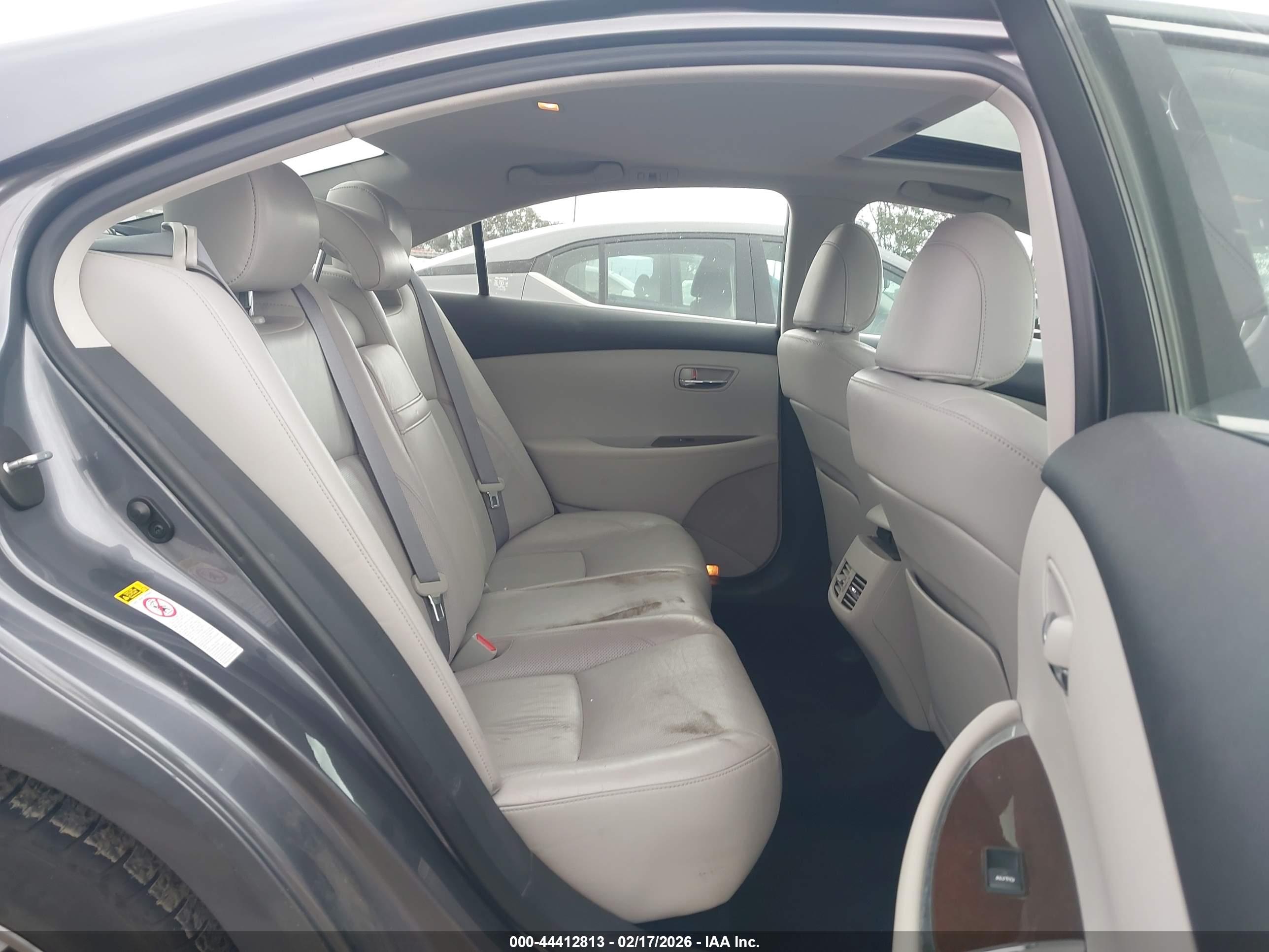 LEXUS ES image 8