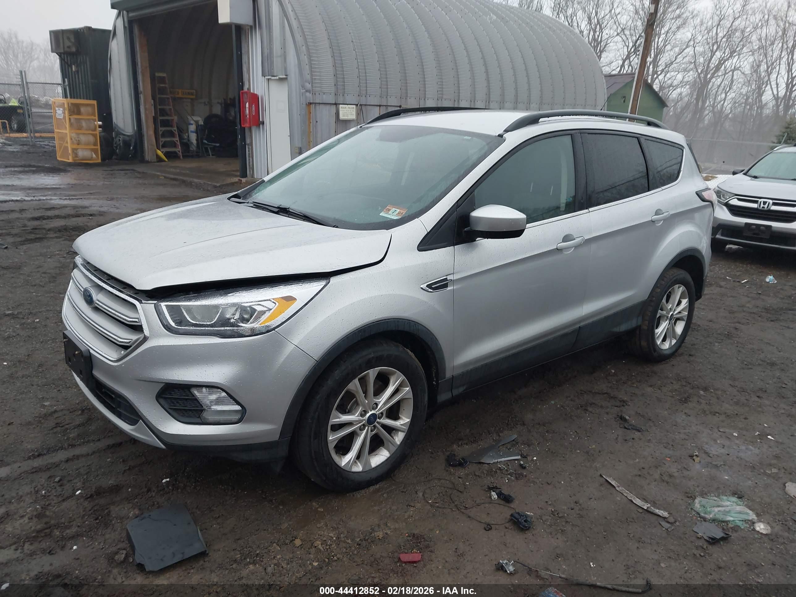 FORD ESCAPE image 2
