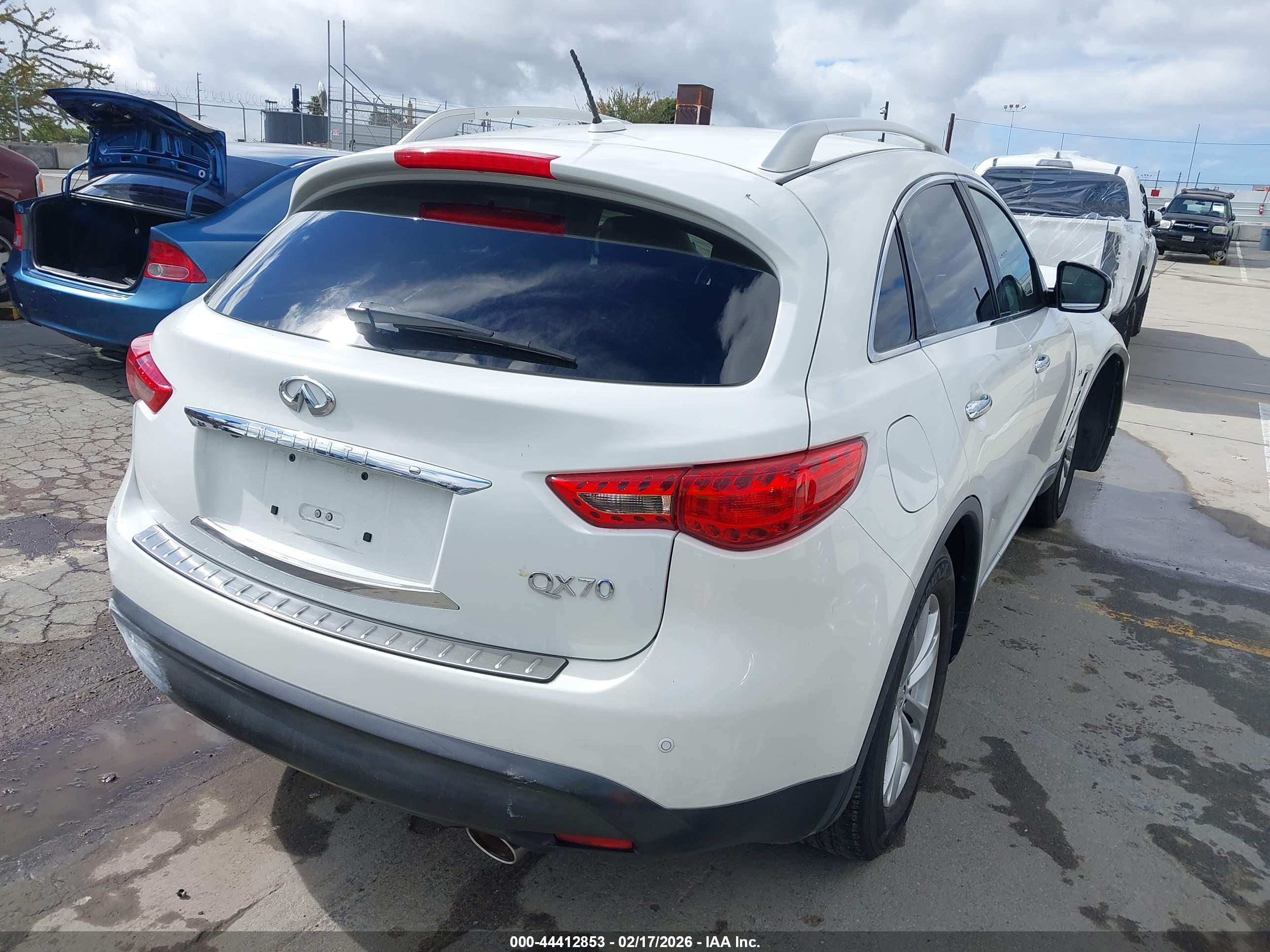 INFINITI QX70 image 4