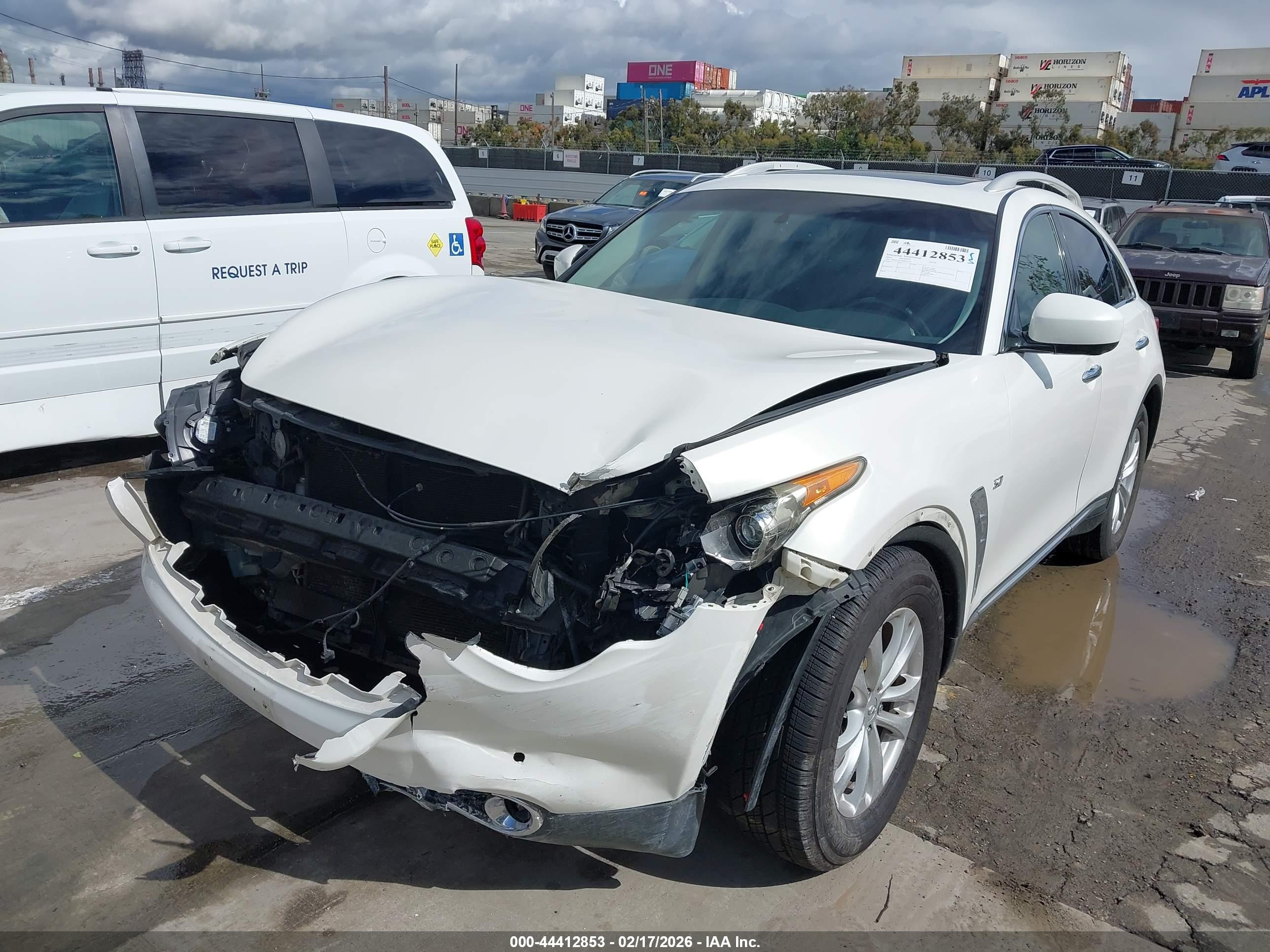 INFINITI QX70 image 6