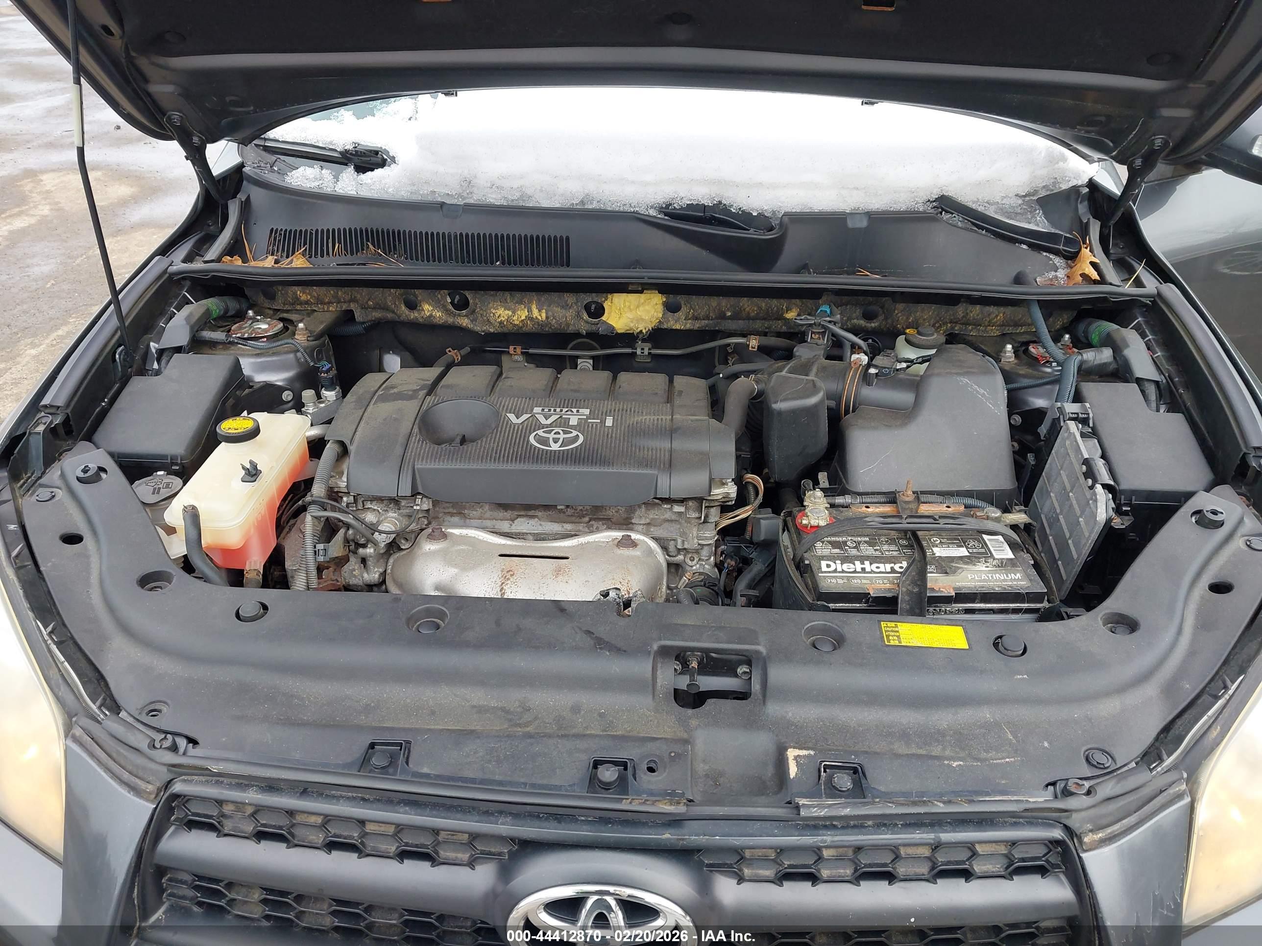 TOYOTA RAV4 image 10