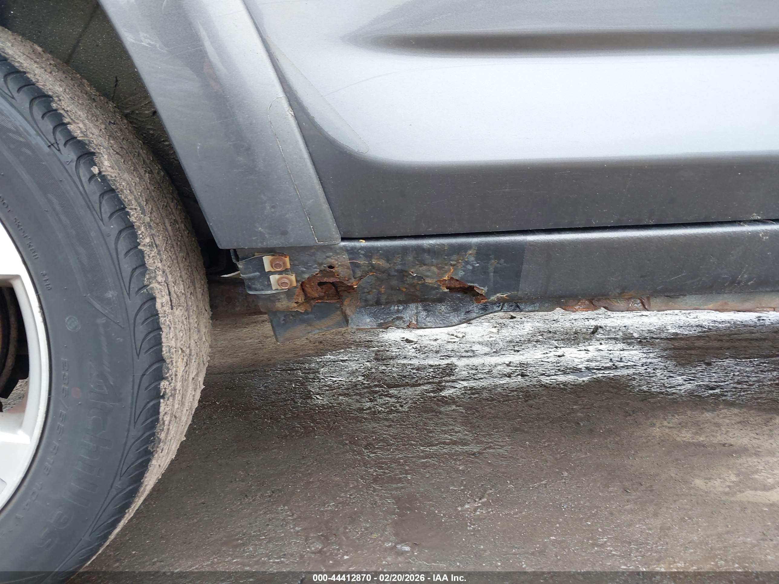 TOYOTA RAV4 image 6