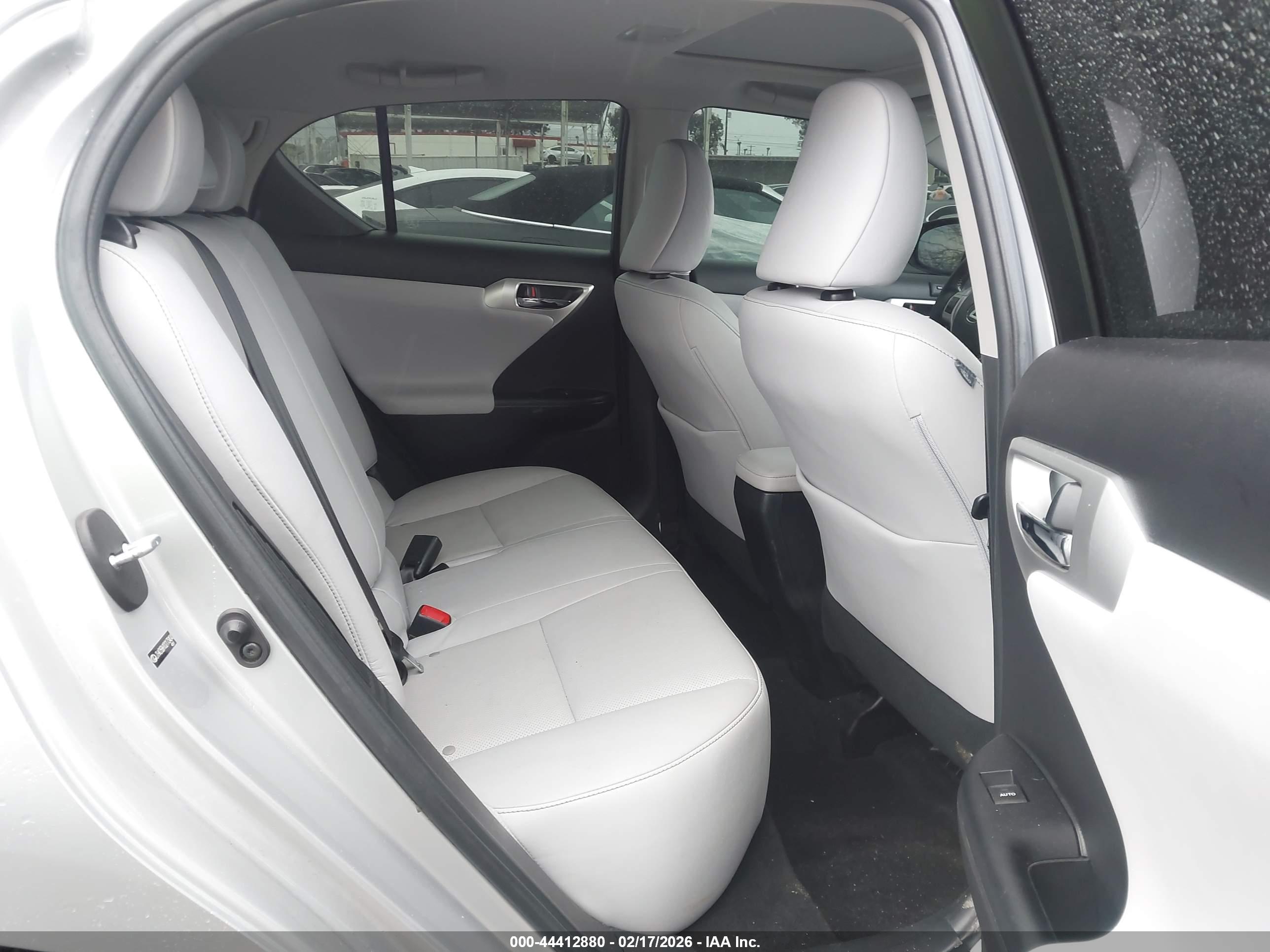 LEXUS CT image 8