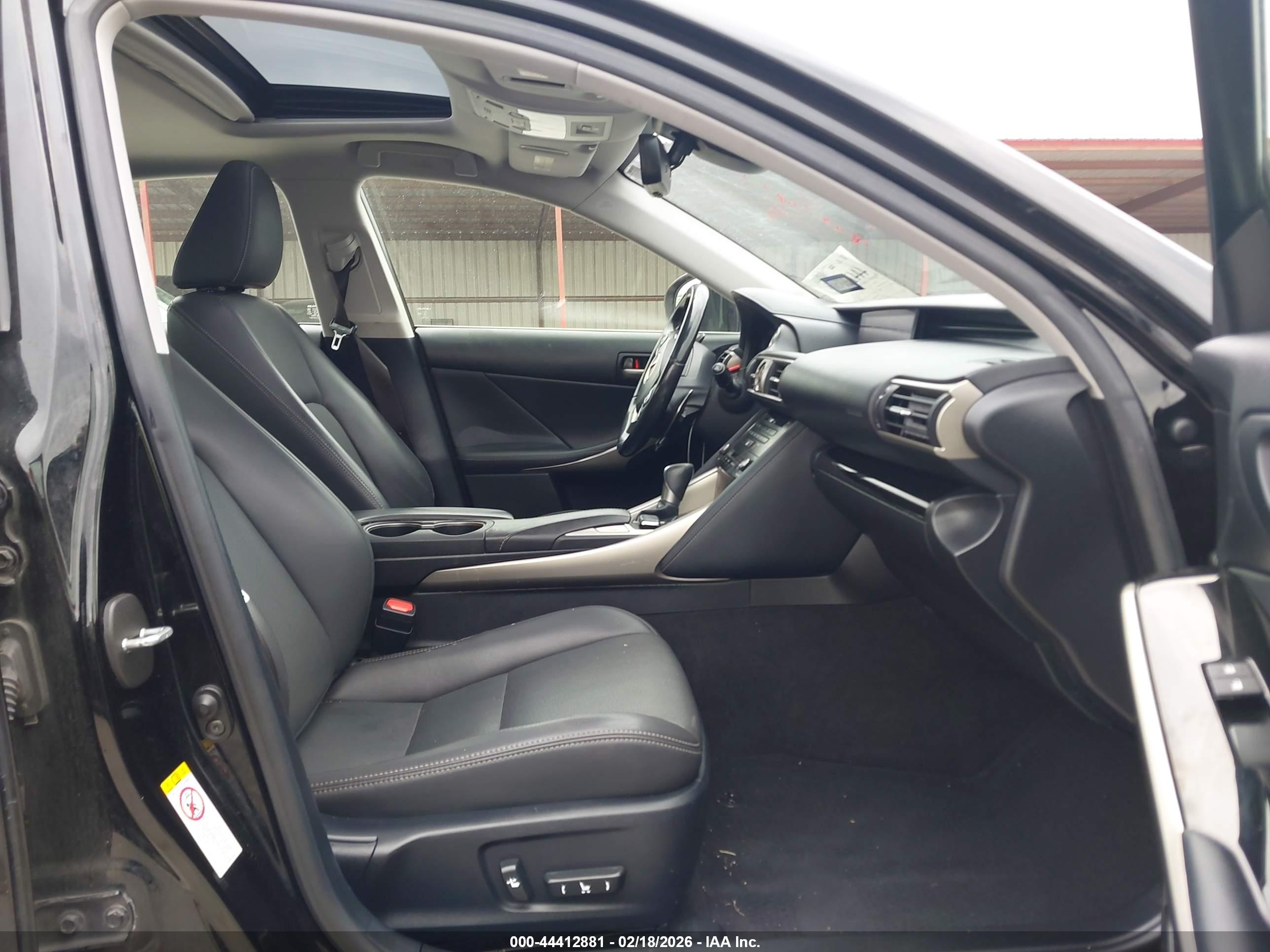 LEXUS IS image 5