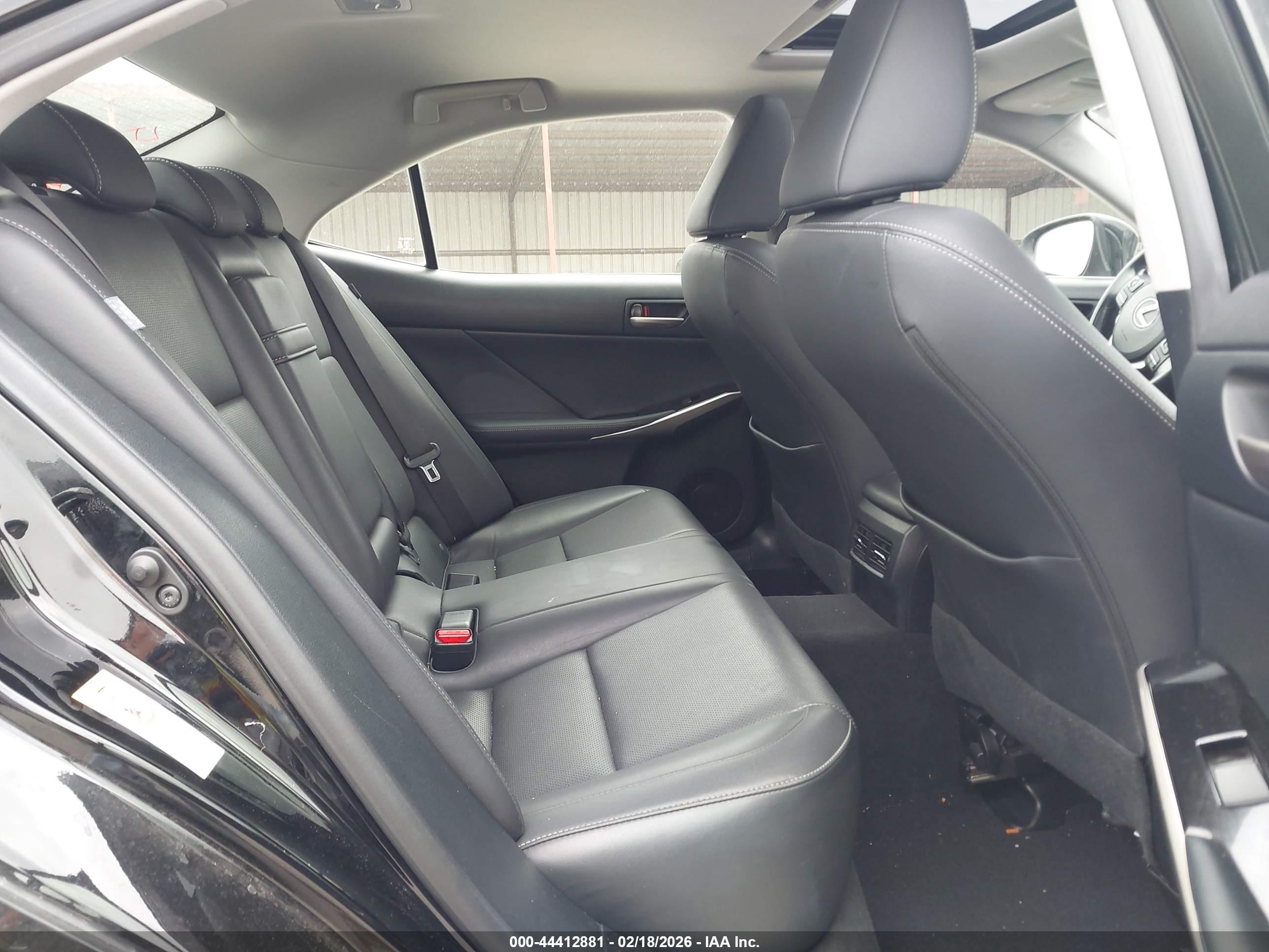 LEXUS IS image 8