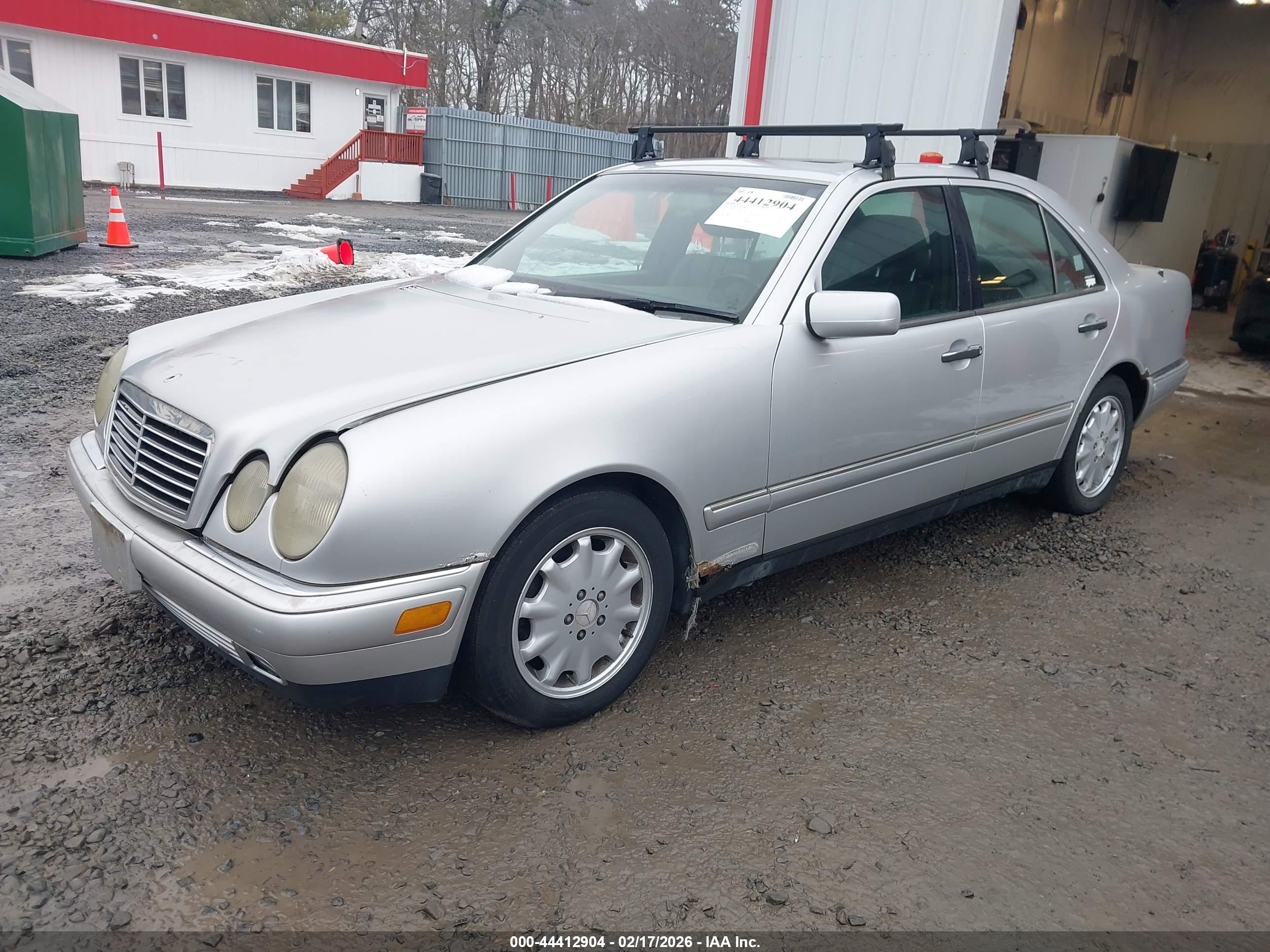 MERCEDES-BENZ E image 2