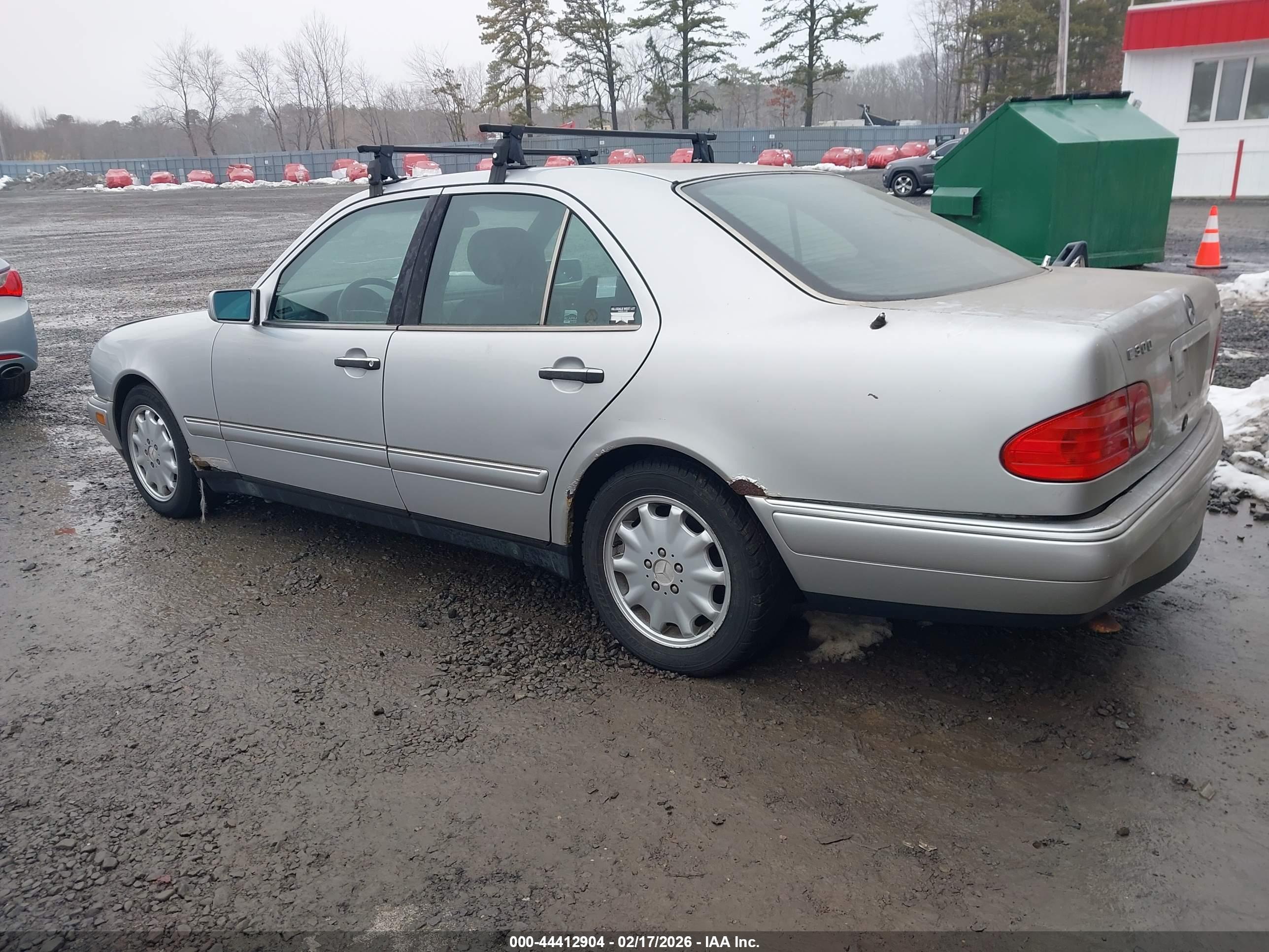 MERCEDES-BENZ E image 3