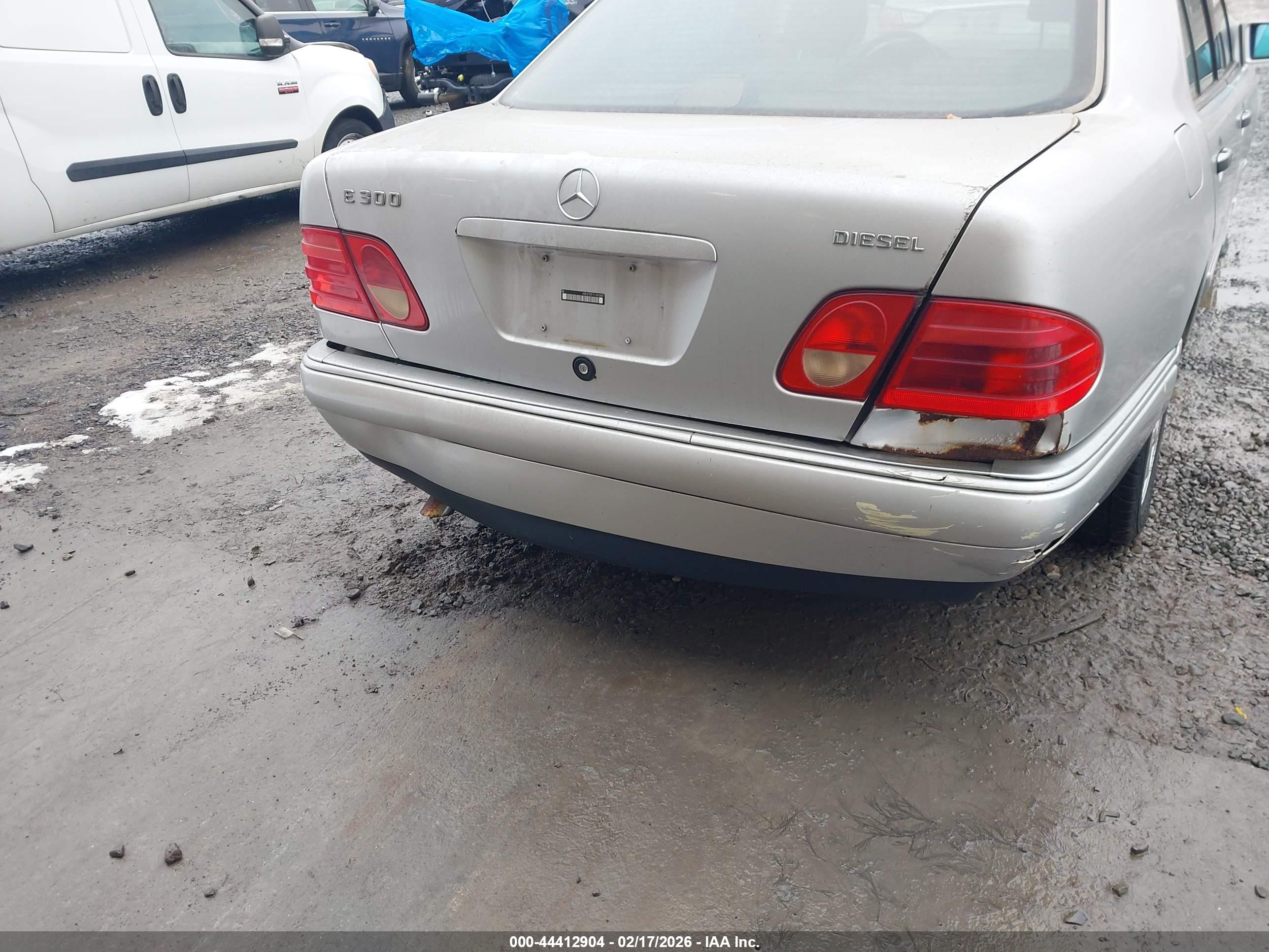 MERCEDES-BENZ E image 6