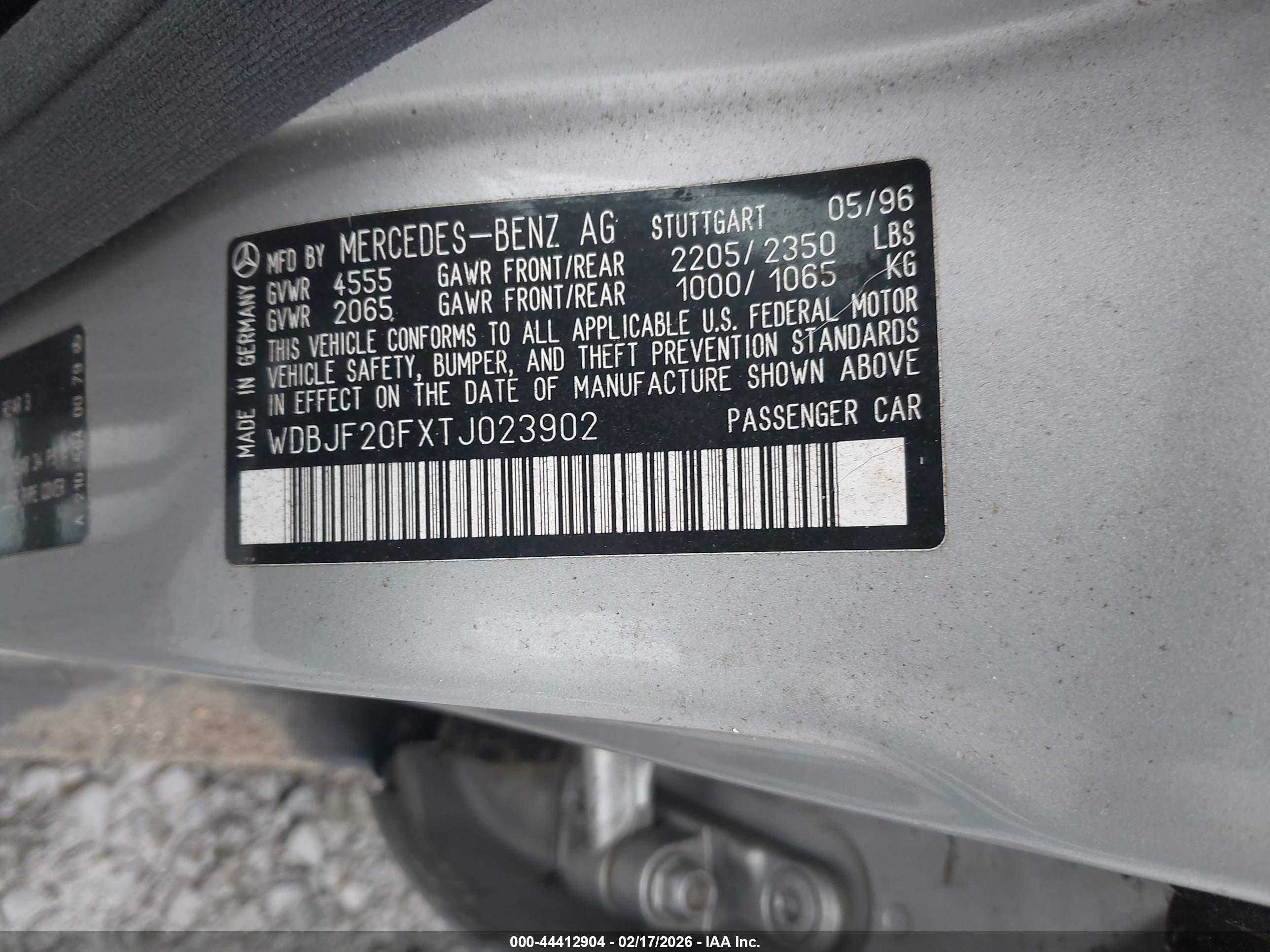 MERCEDES-BENZ E image 9
