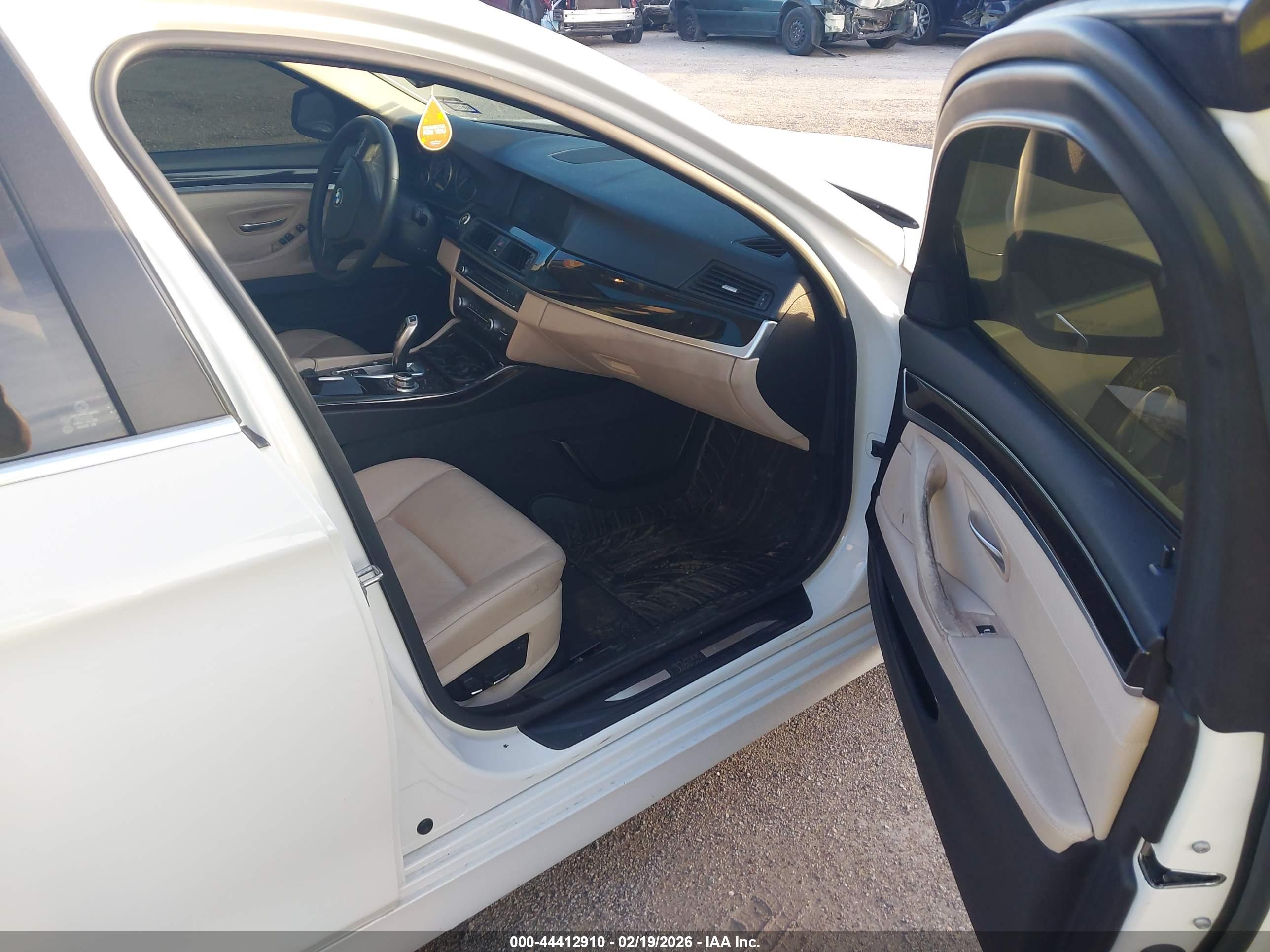 BMW 528I image 5