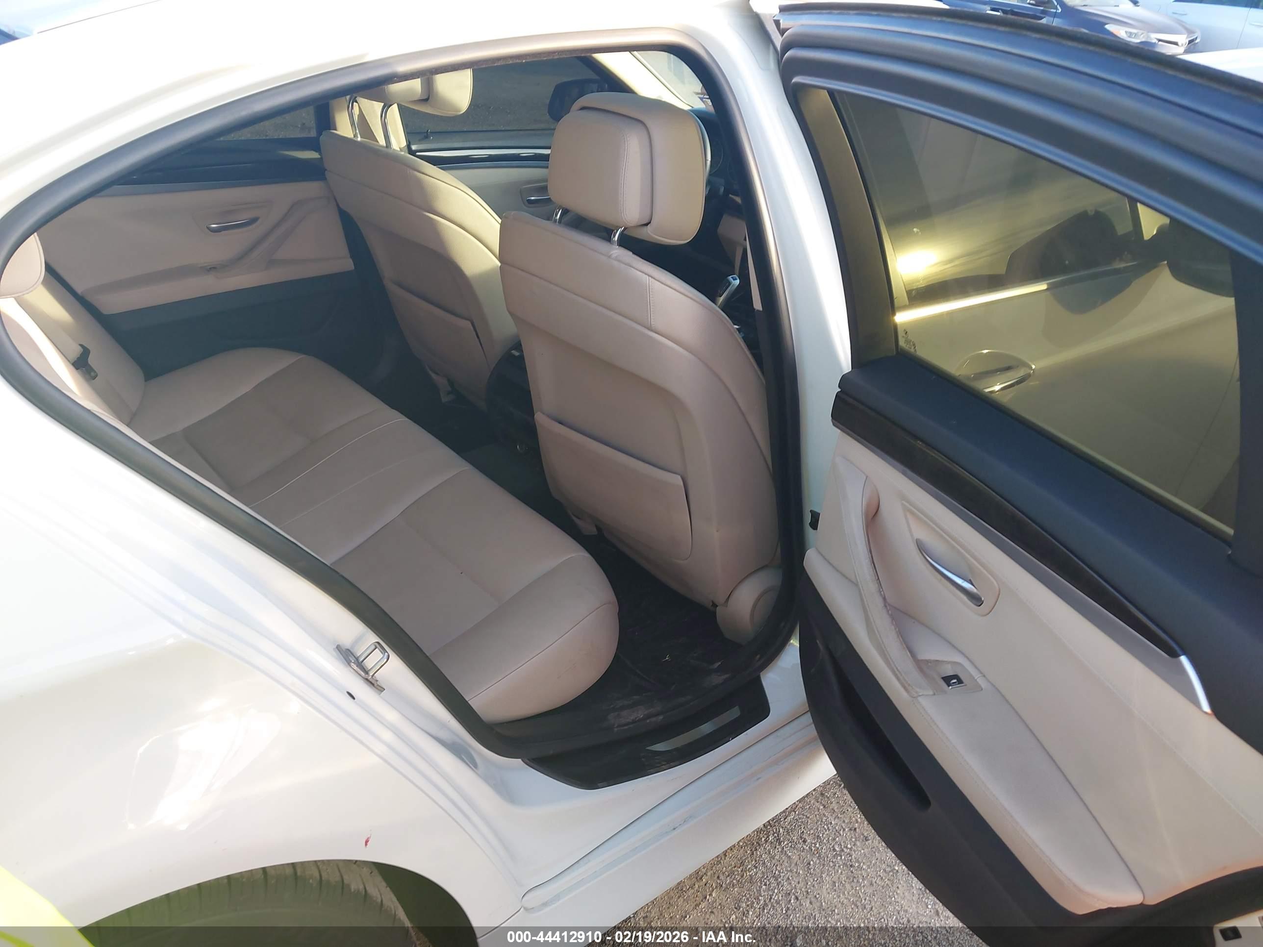 BMW 528I image 8