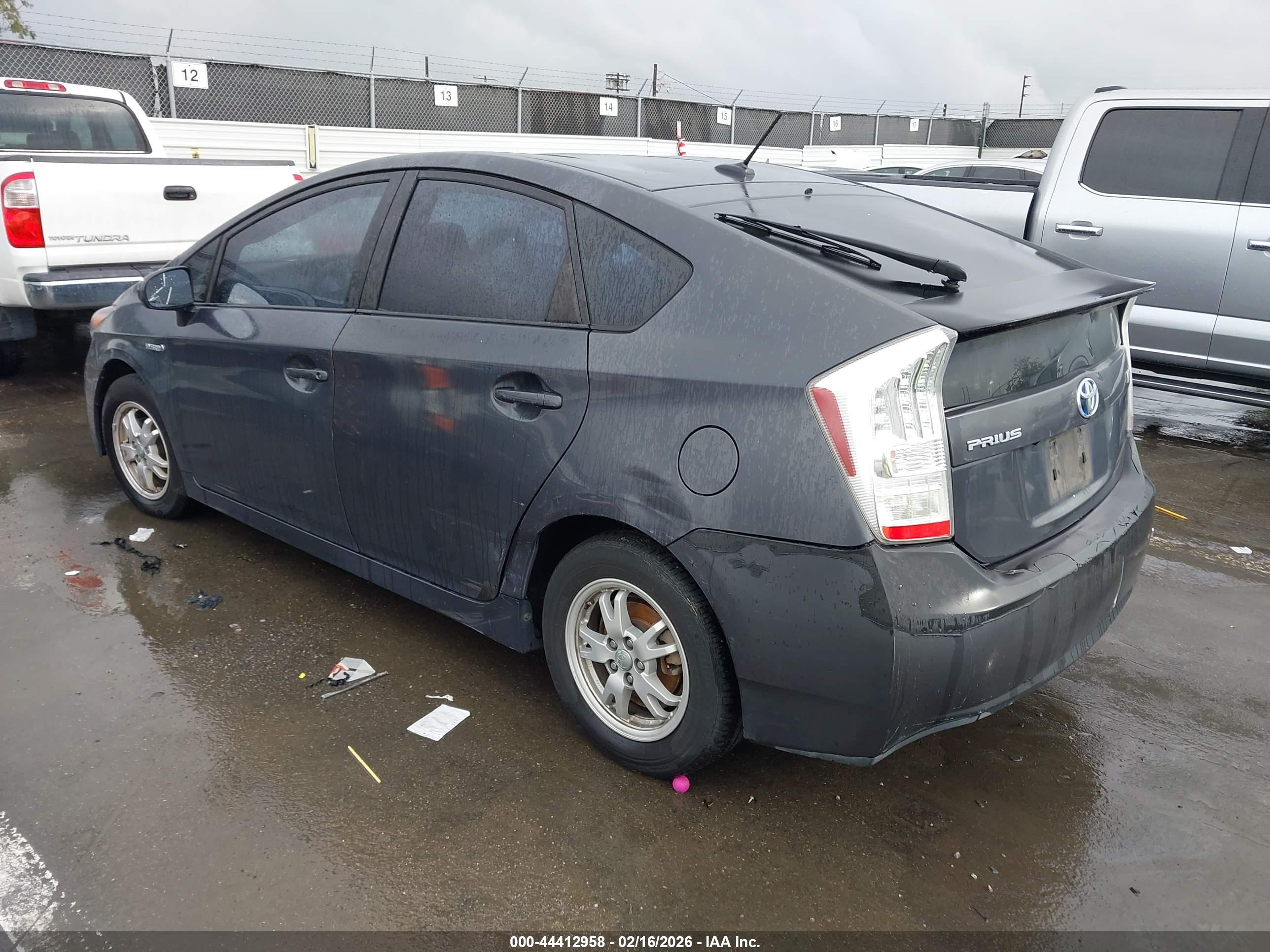 TOYOTA PRIUS image 3