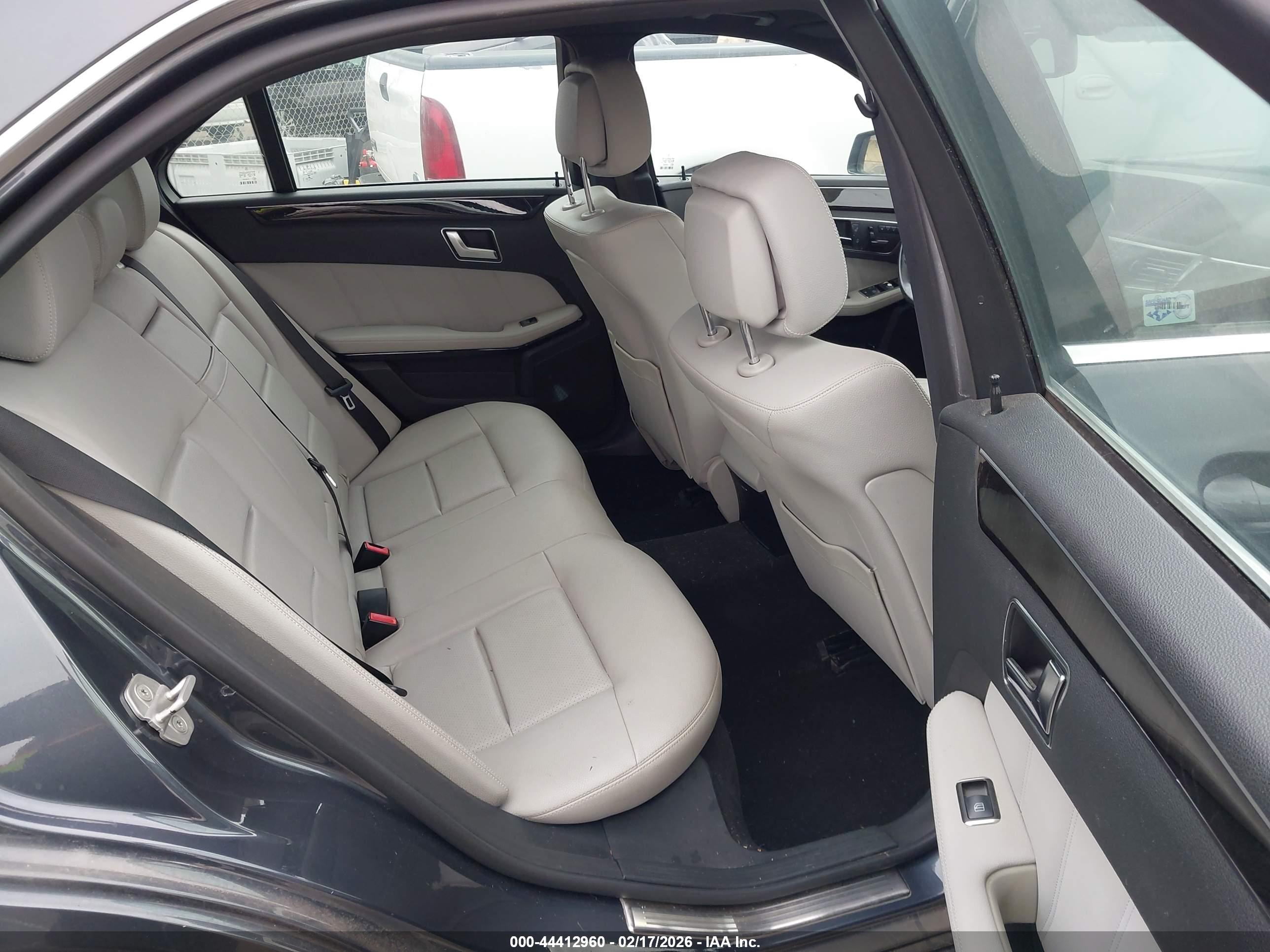 MERCEDES-BENZ E image 8