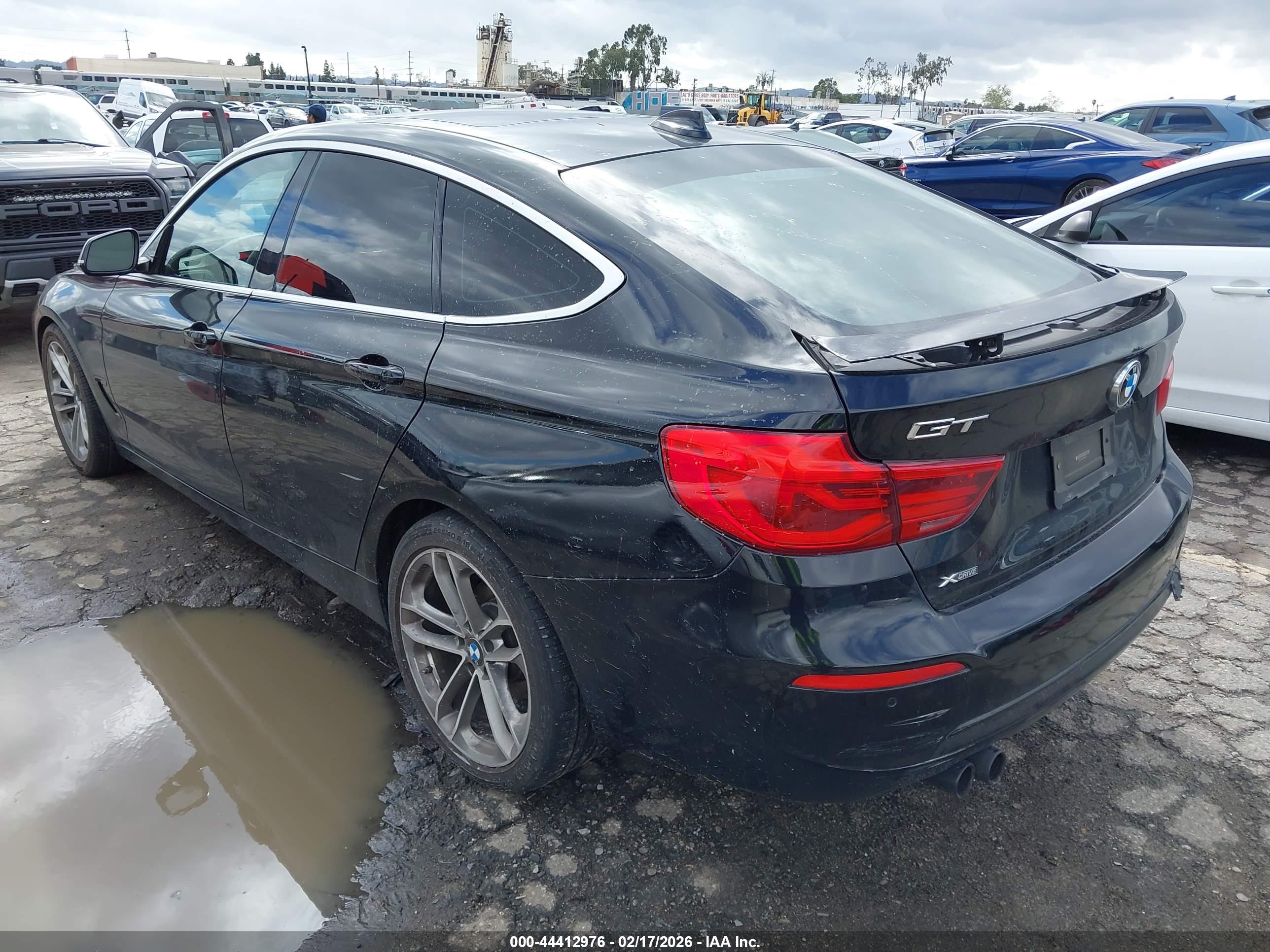 BMW 330I image 3