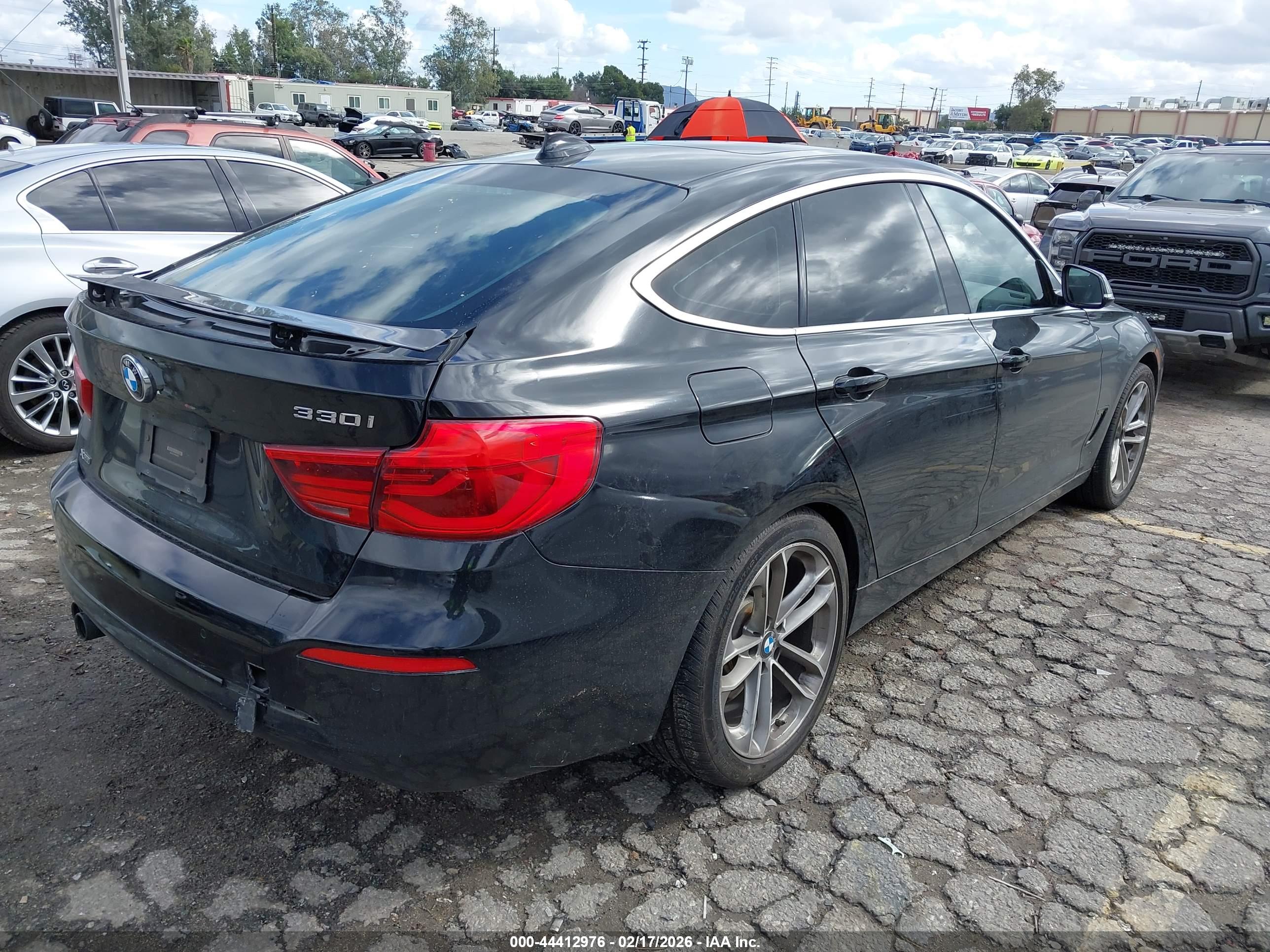 BMW 330I image 4