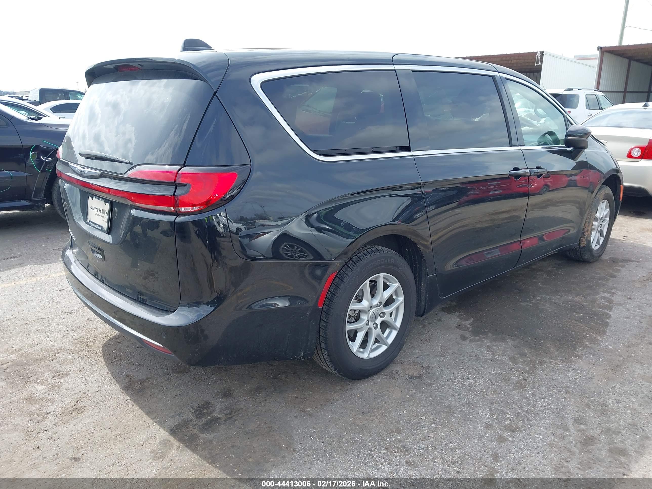 CHRYSLER PACIFICA image 4