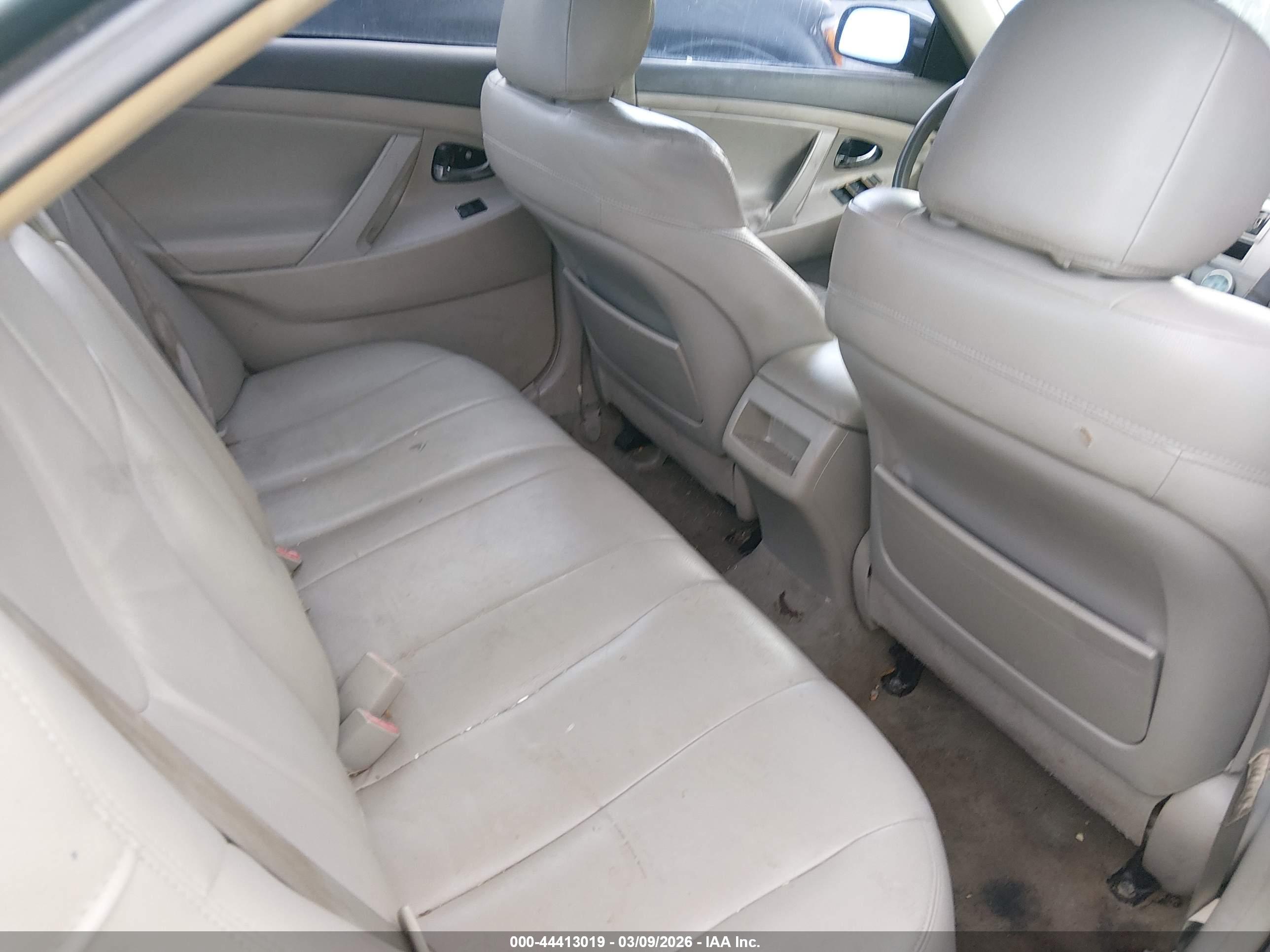 TOYOTA CAMRY image 8