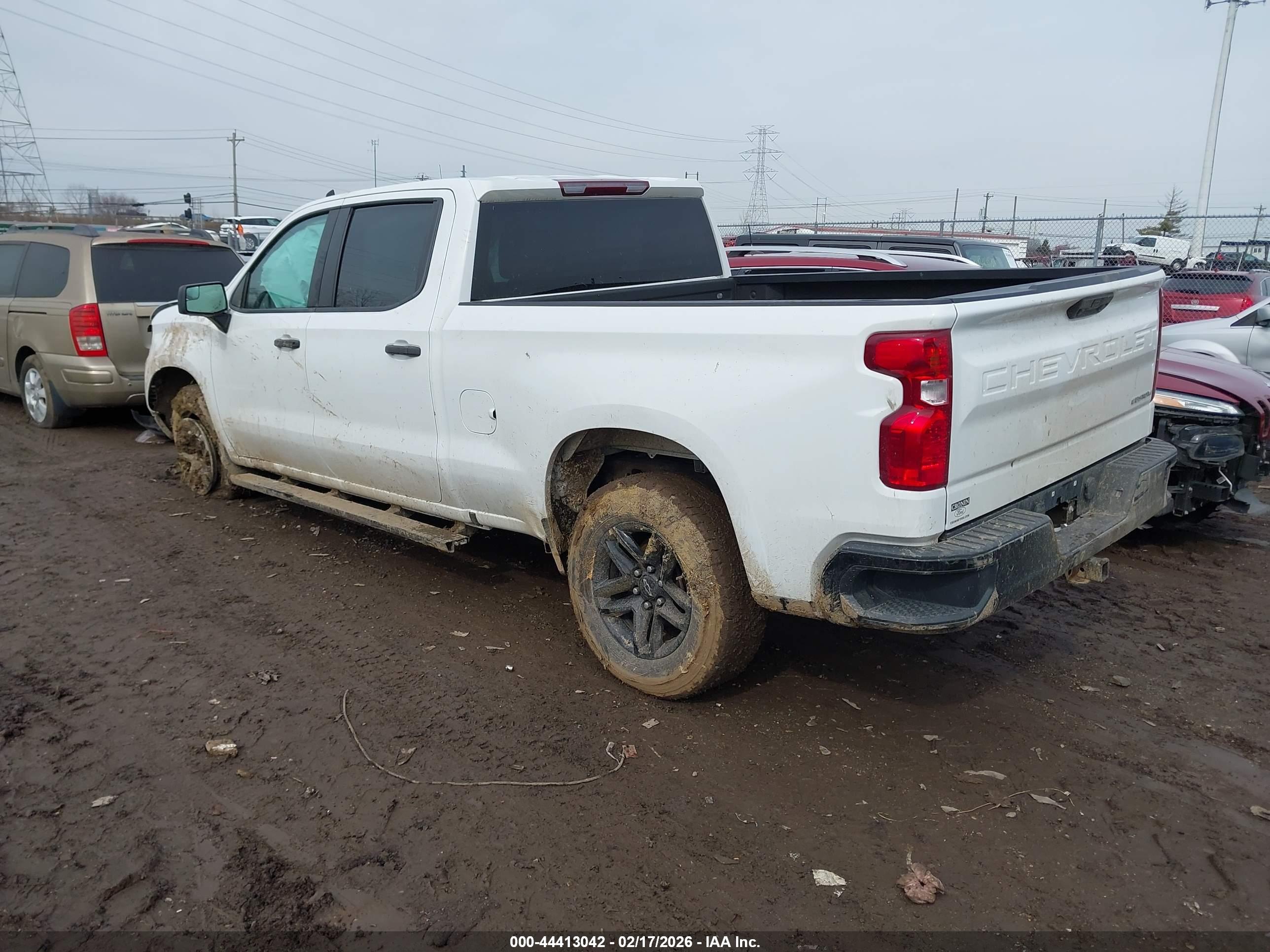 CHEVROLET SILVERADO image 3
