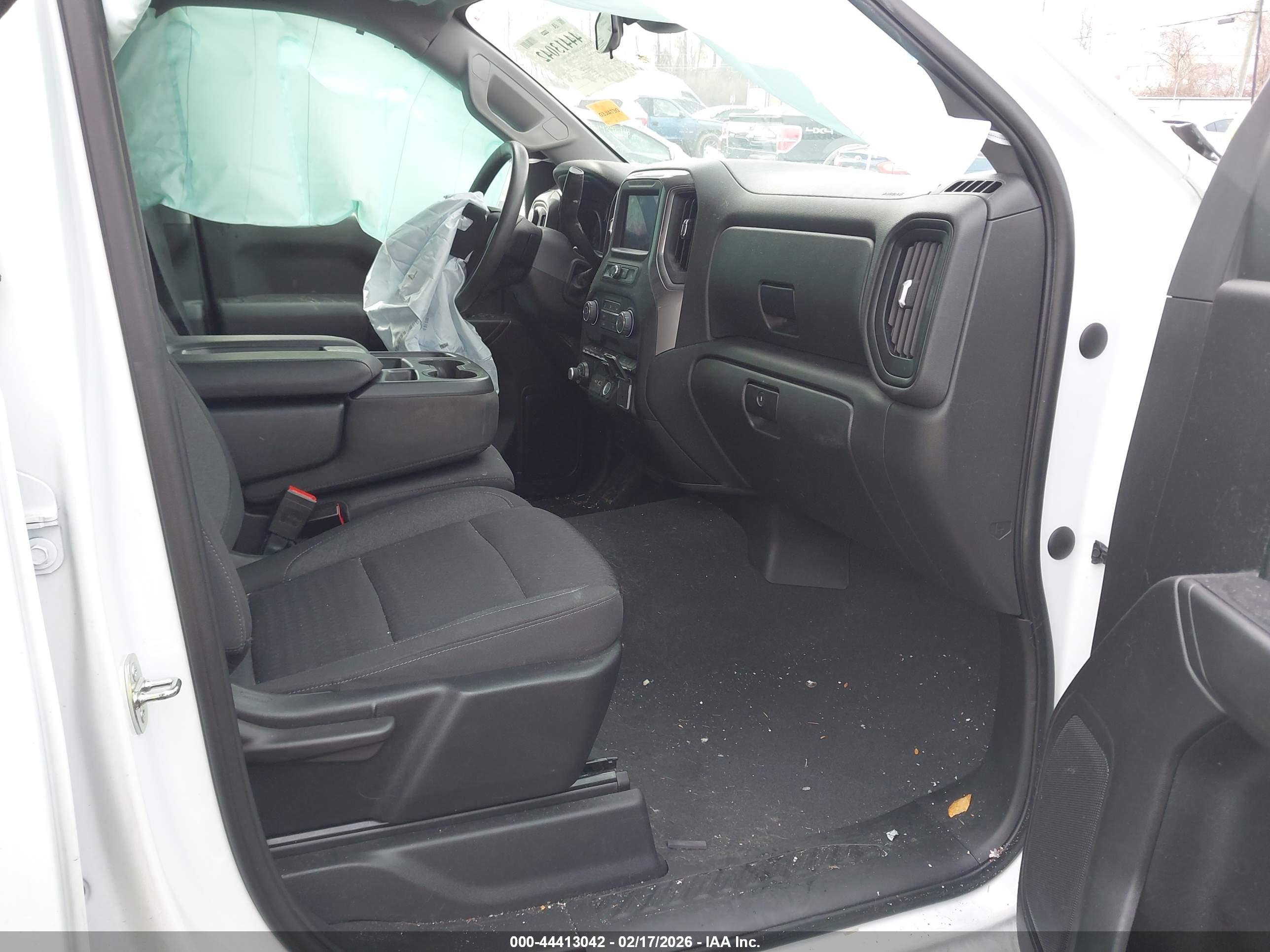 CHEVROLET SILVERADO image 5