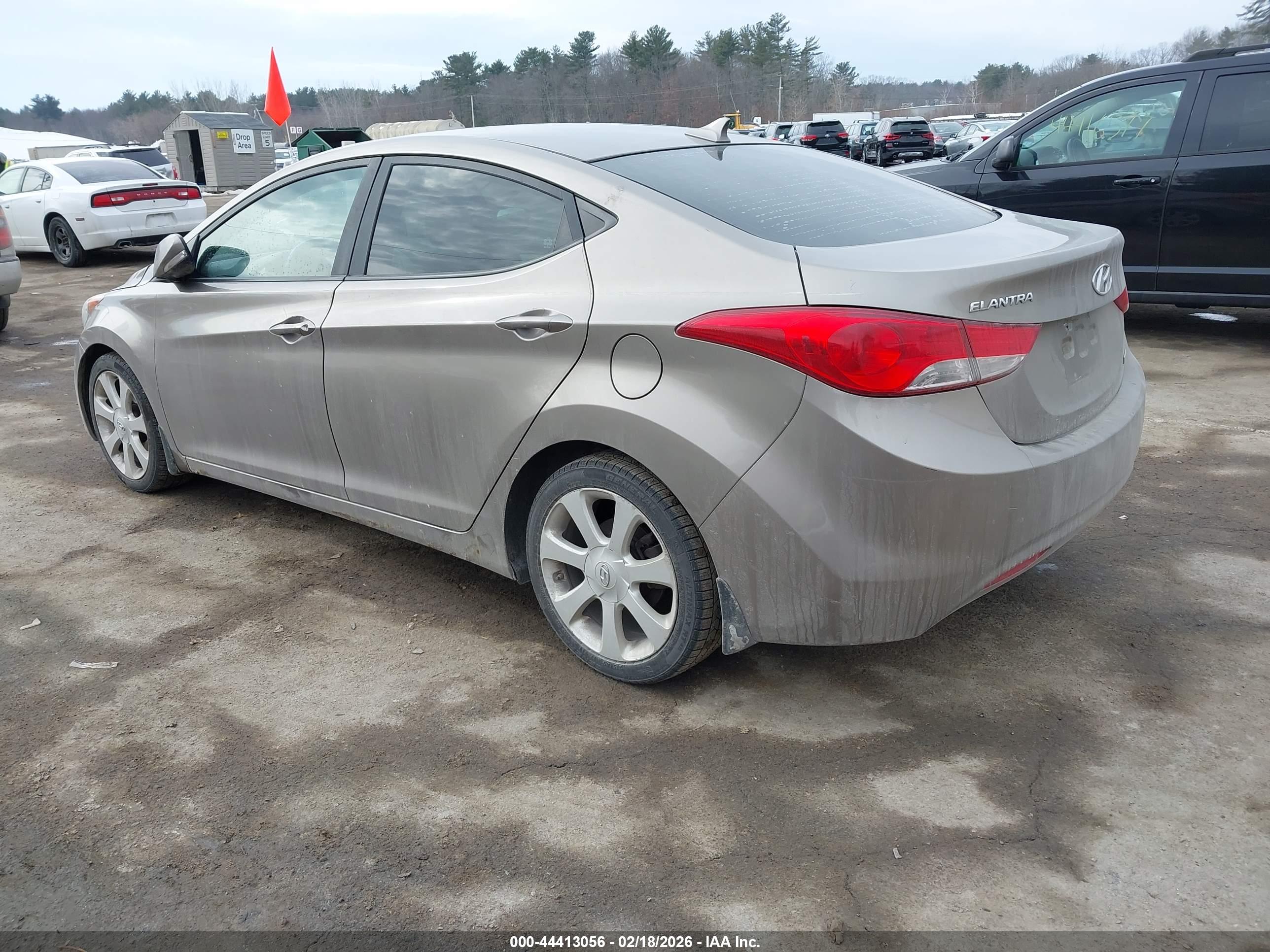 HYUNDAI ELANTRA image 3