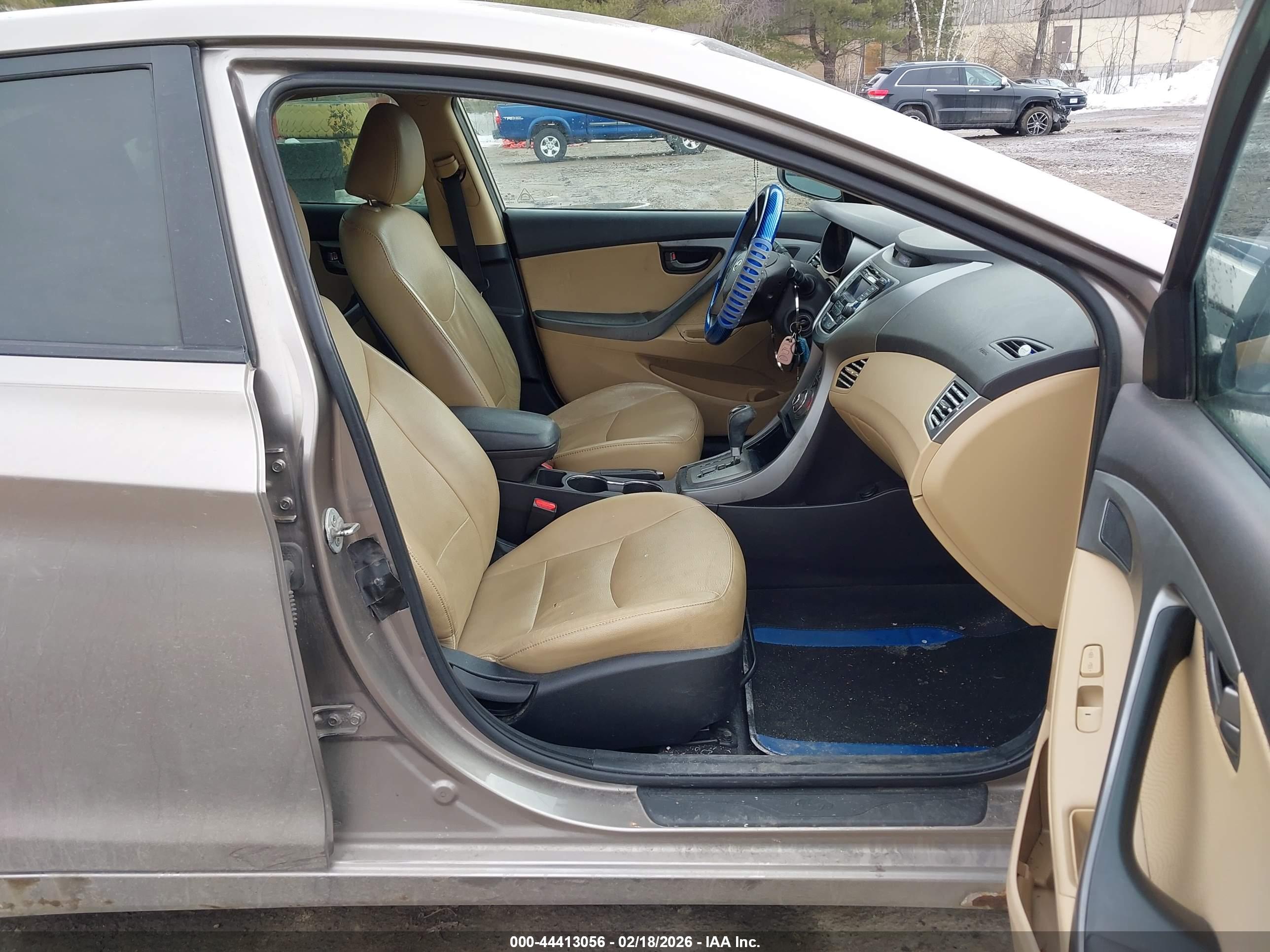 HYUNDAI ELANTRA image 5