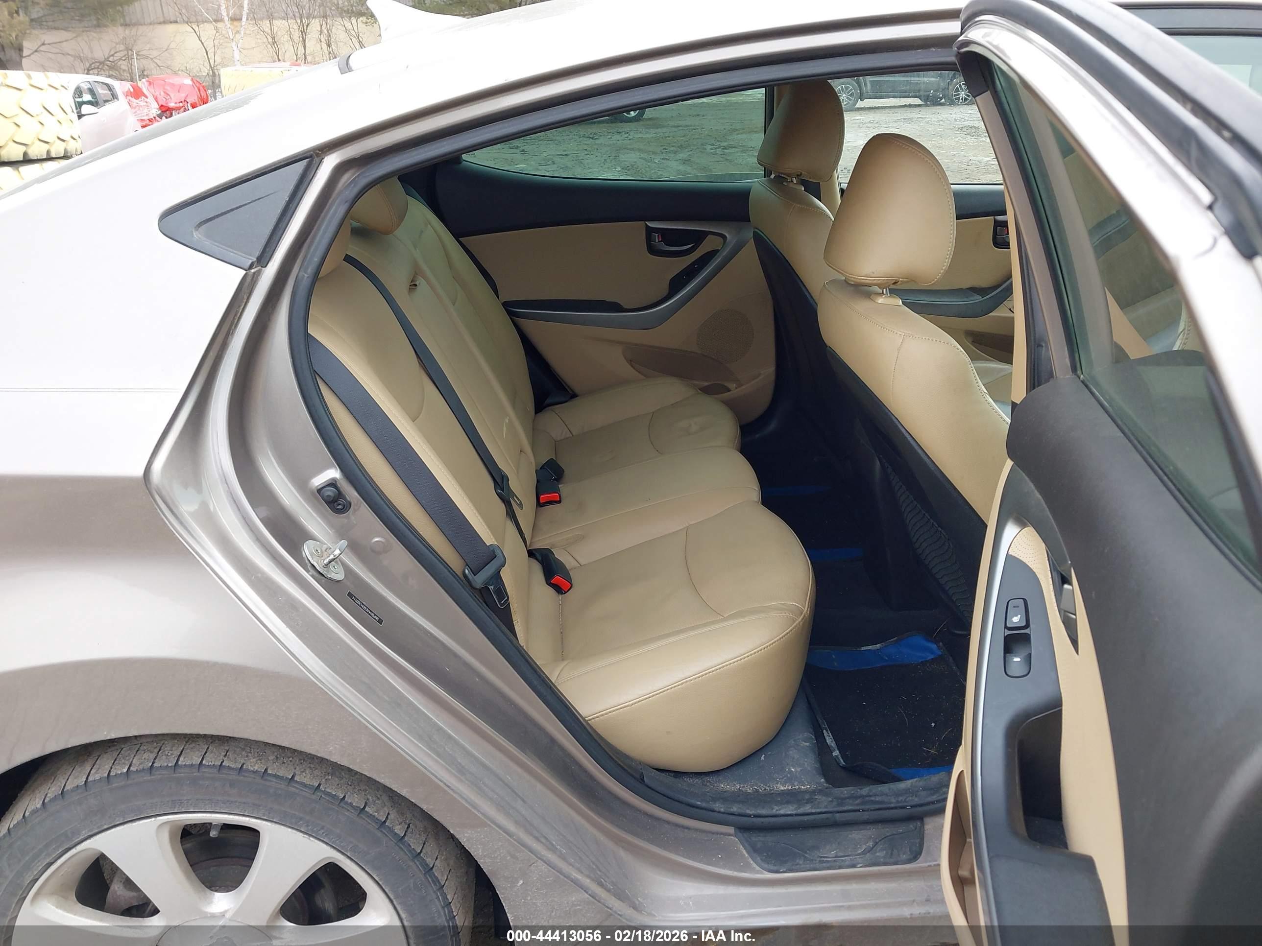 HYUNDAI ELANTRA image 8