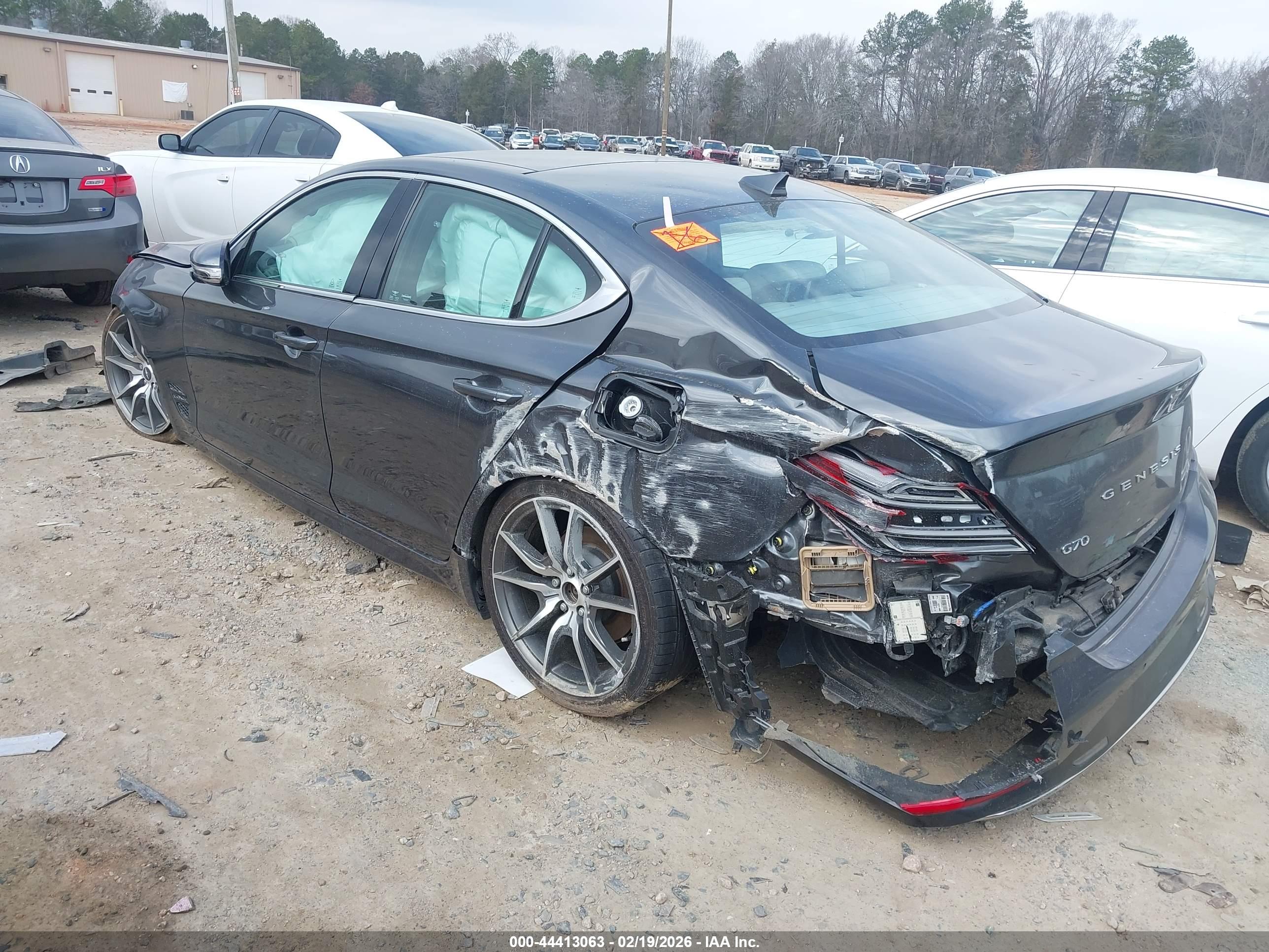 GENESIS G70 image 3