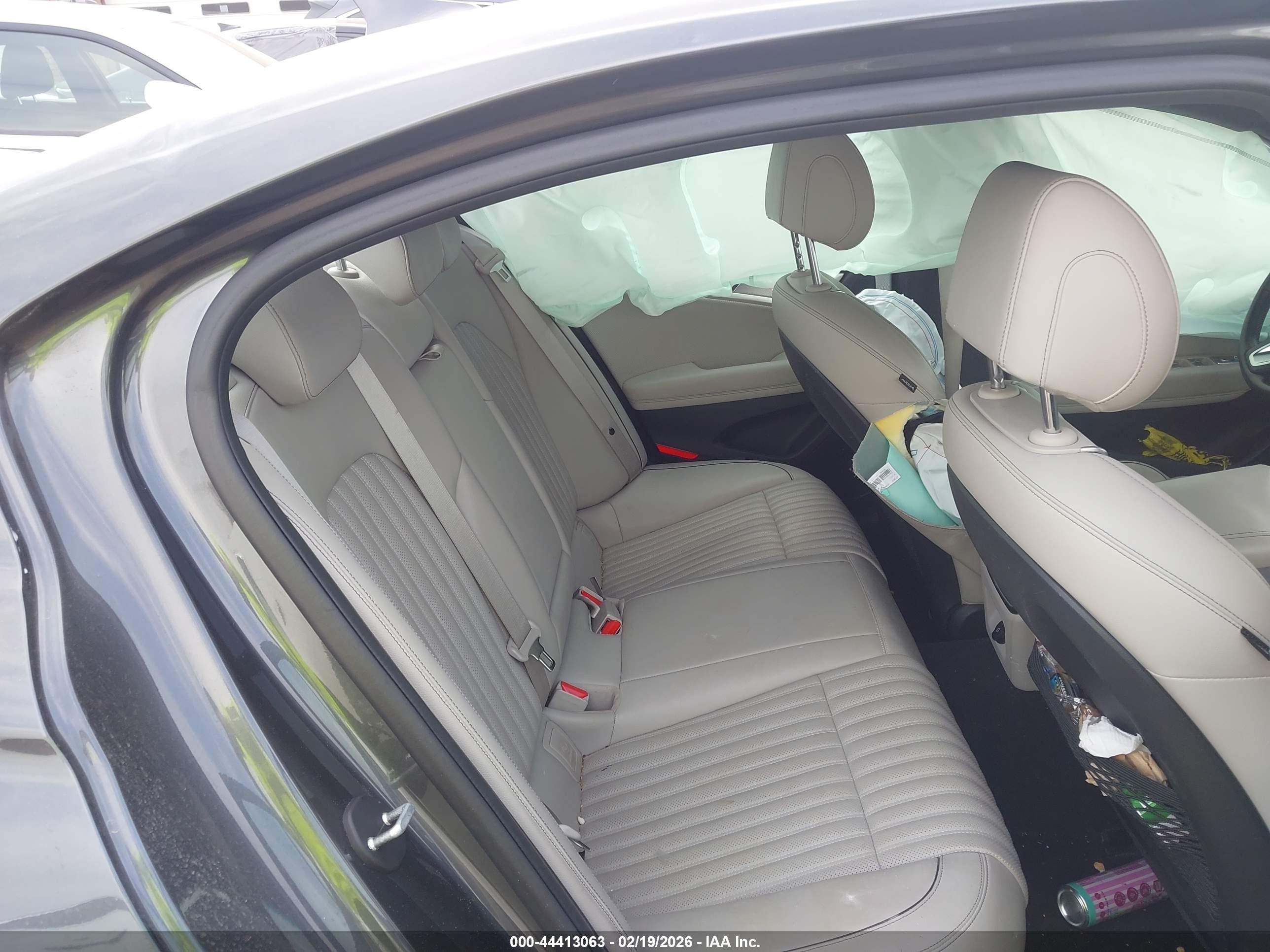 GENESIS G70 image 8