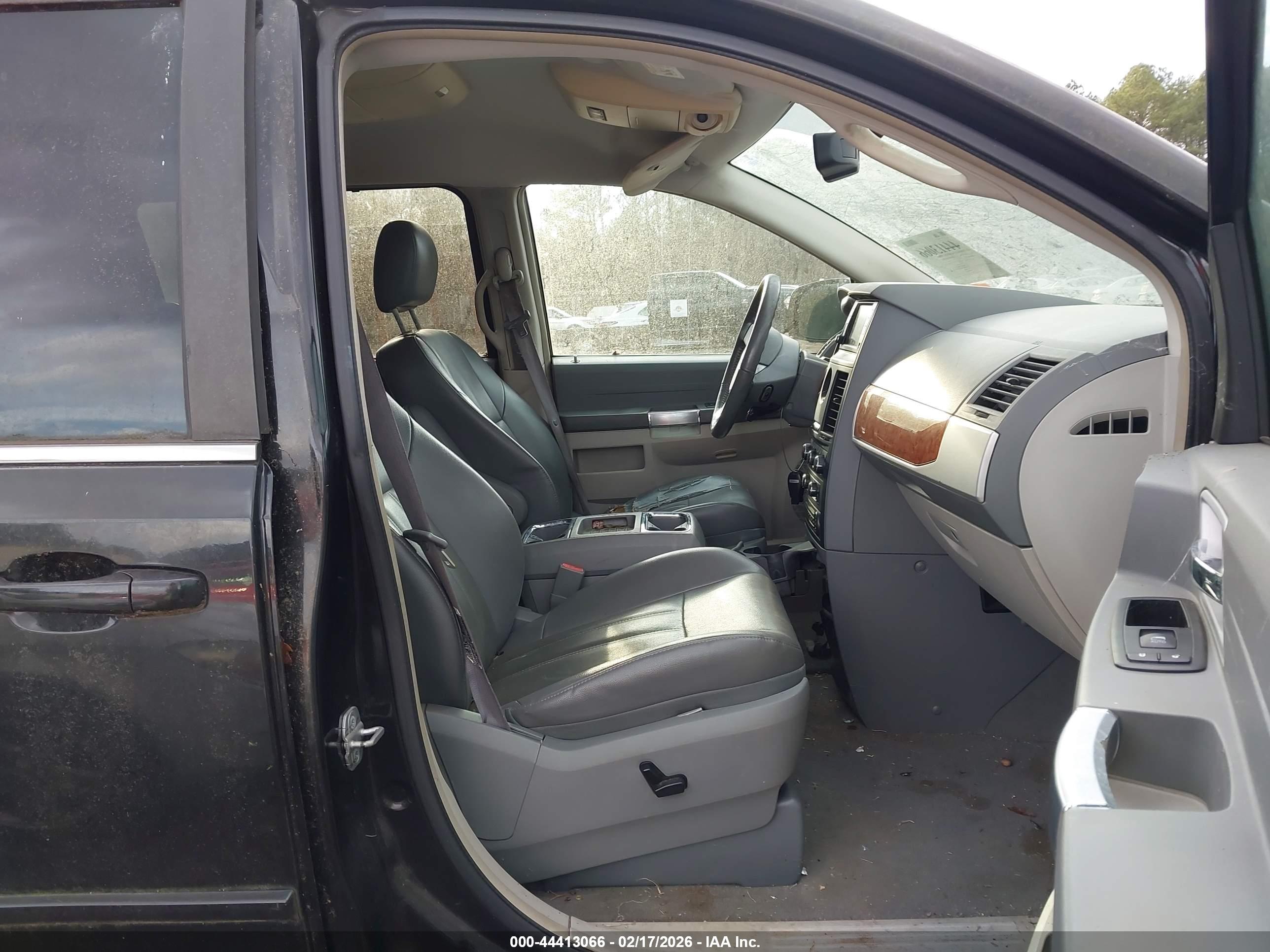 CHRYSLER TOWN image 5