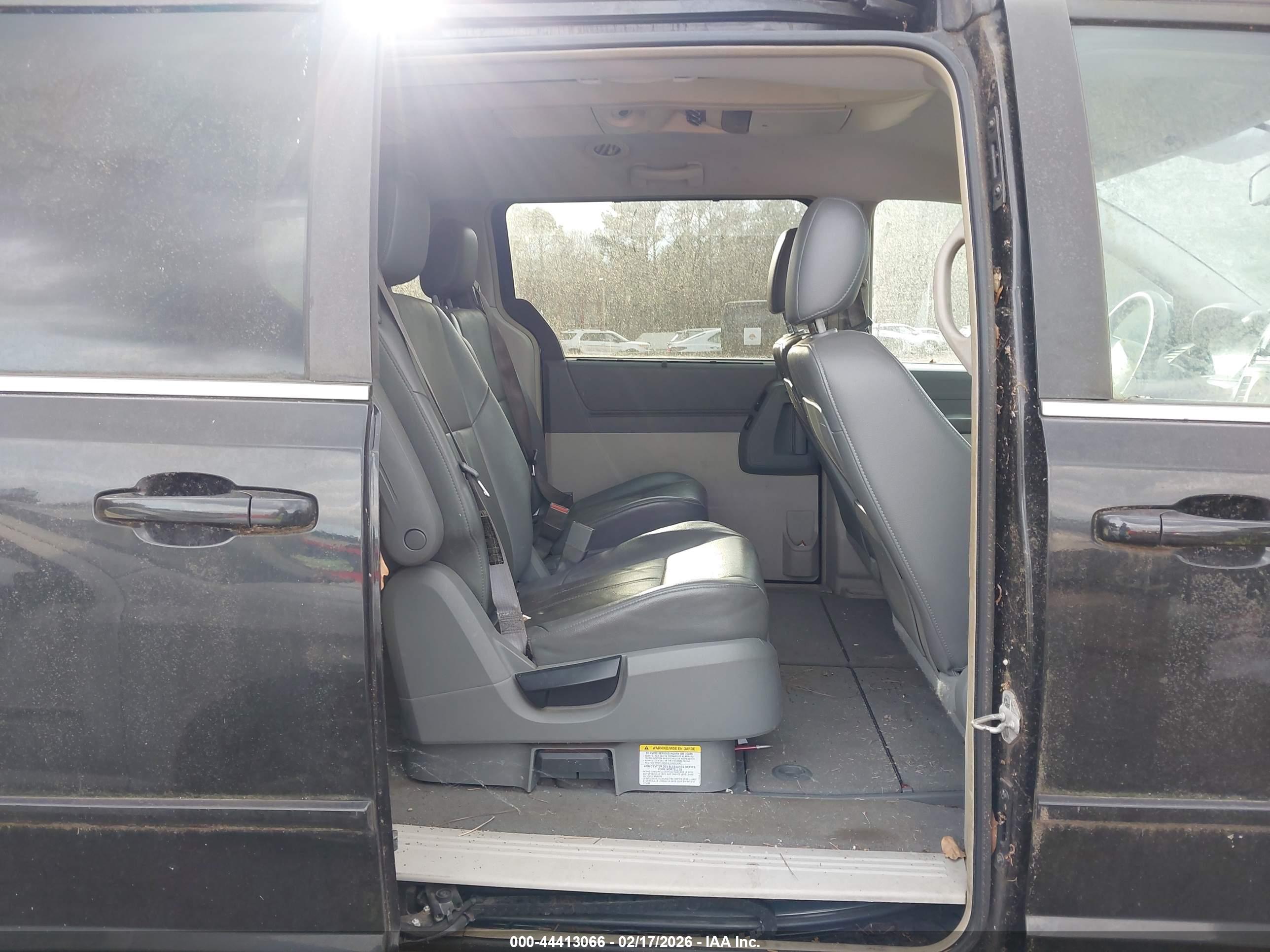 CHRYSLER TOWN image 8