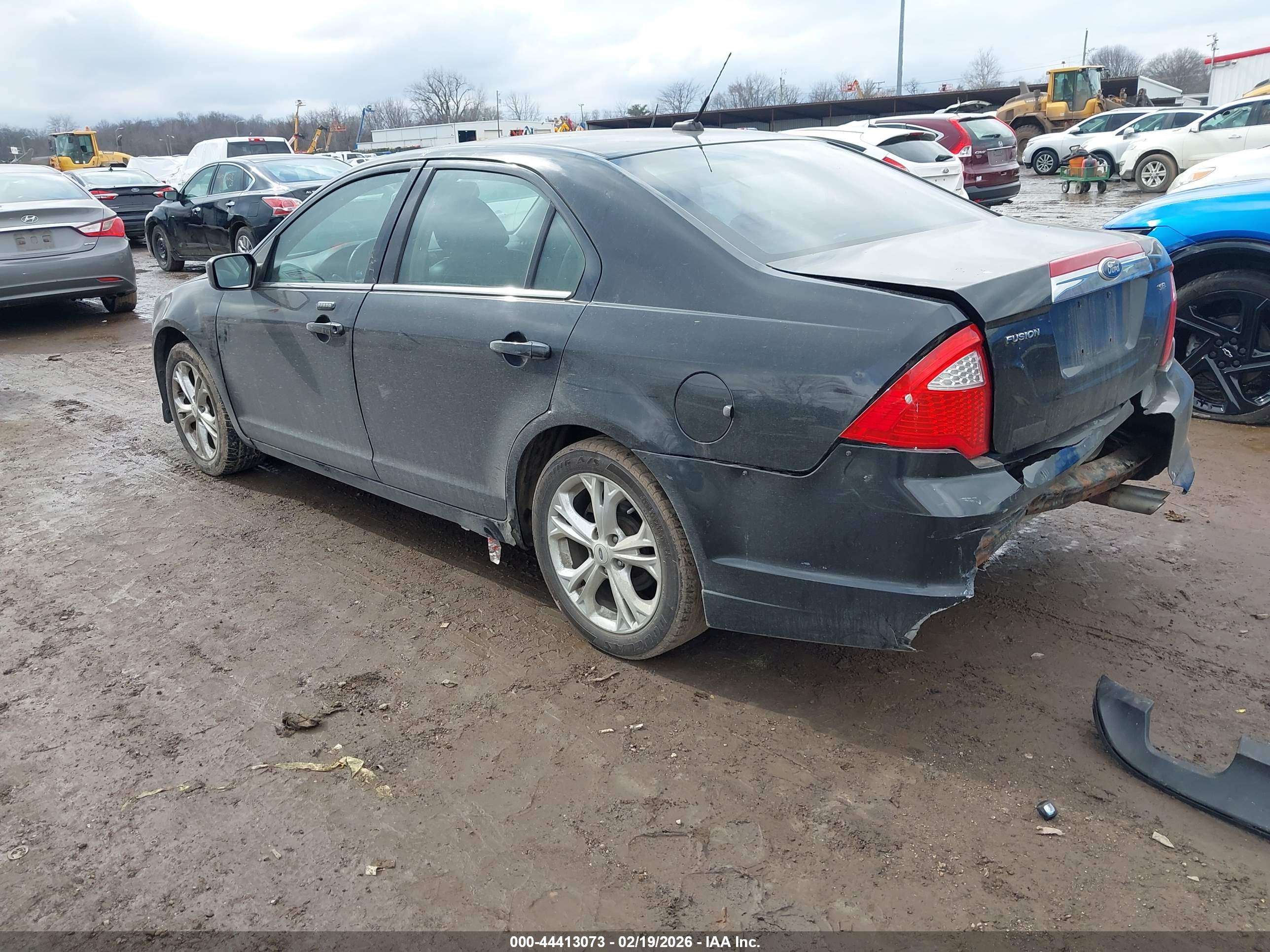 FORD FUSION image 3