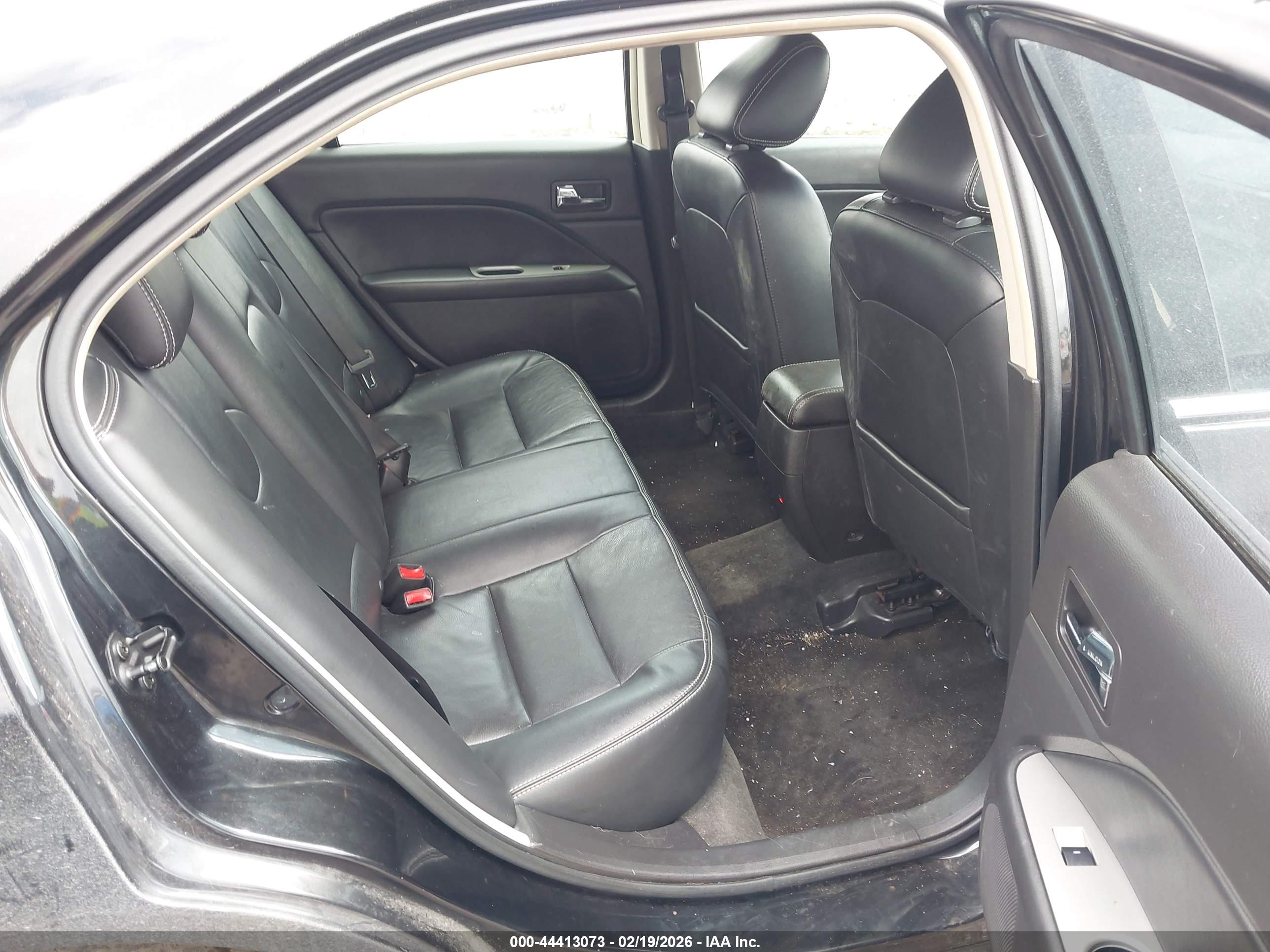 FORD FUSION image 8