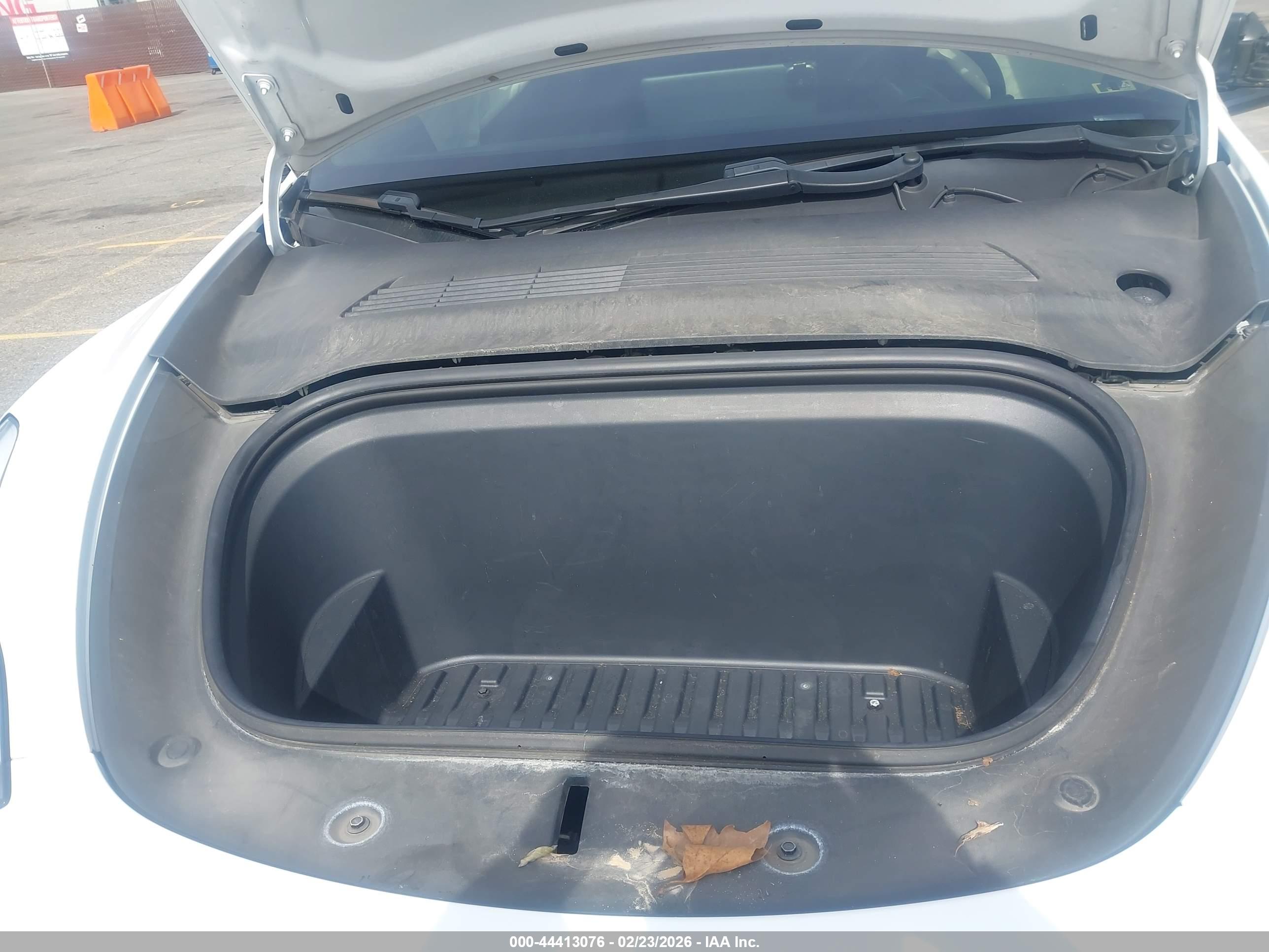TESLA MODEL image 10