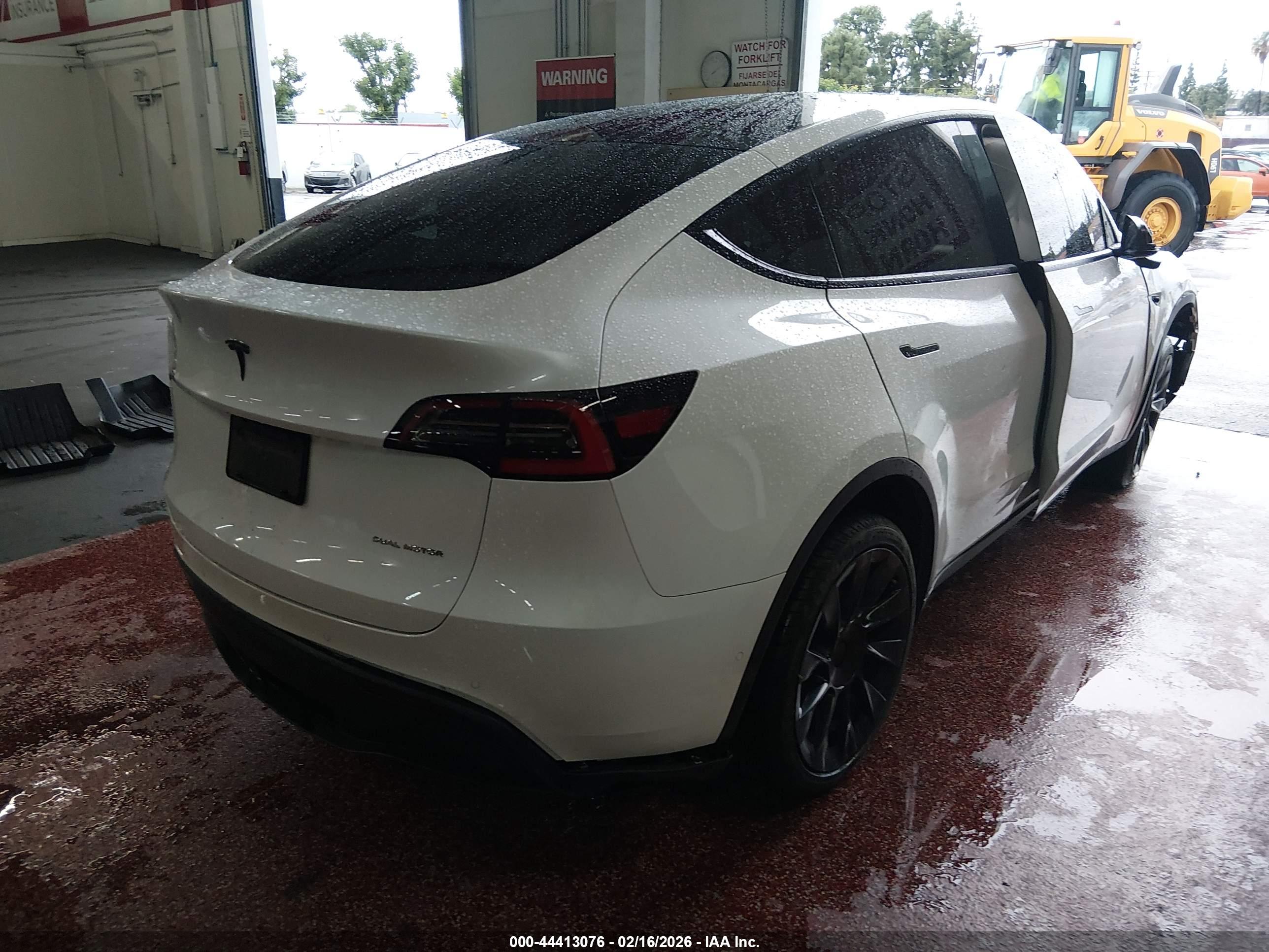 TESLA MODEL image 4