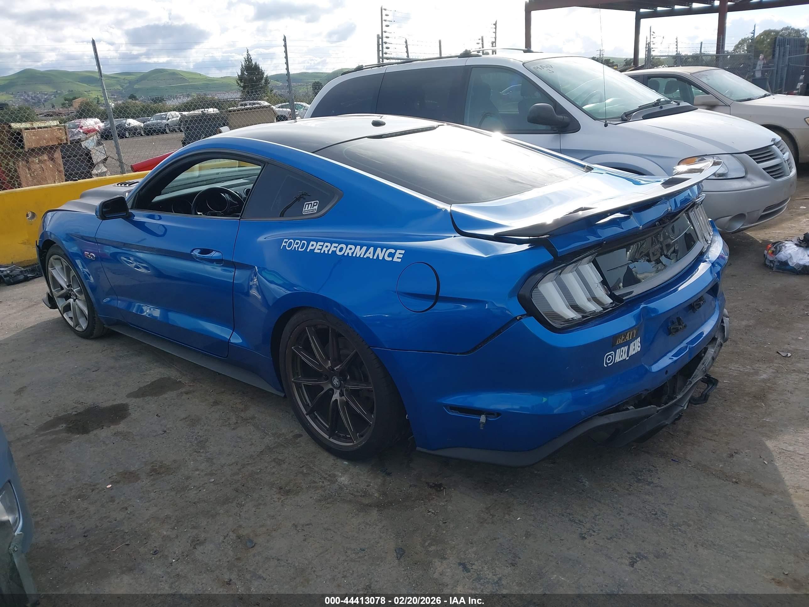 FORD MUSTANG image 3