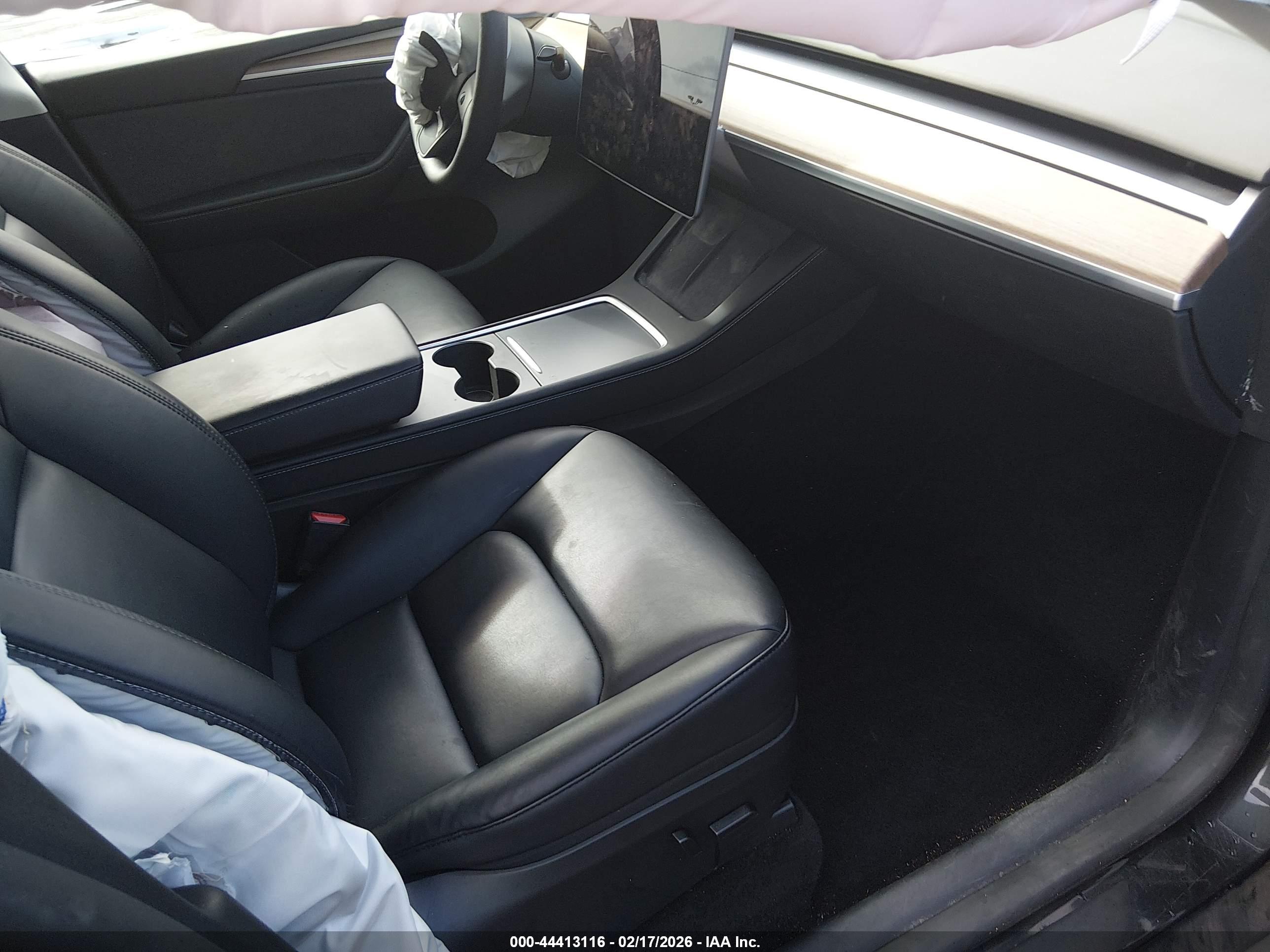 TESLA MODEL image 5