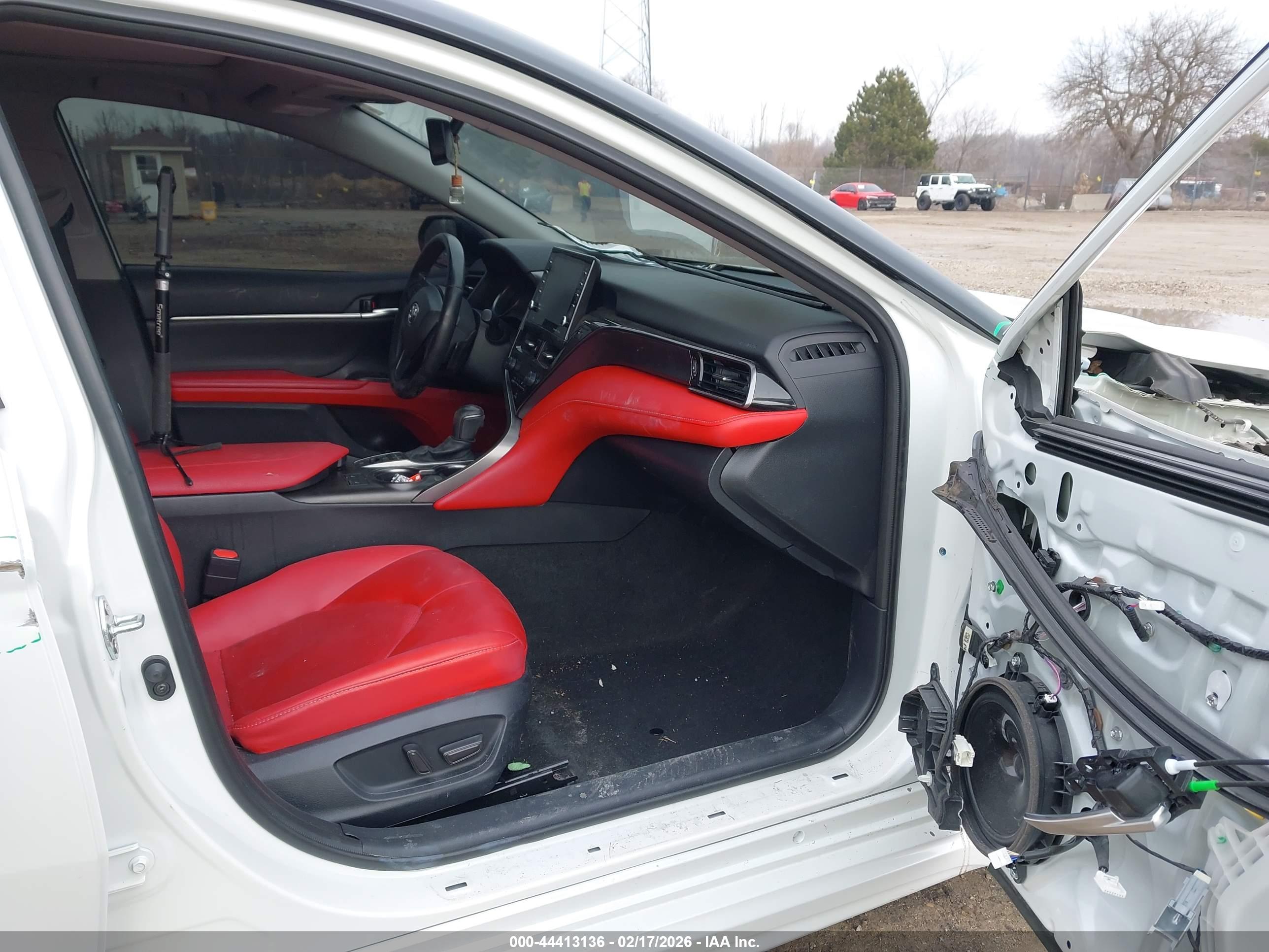 TOYOTA CAMRY image 5