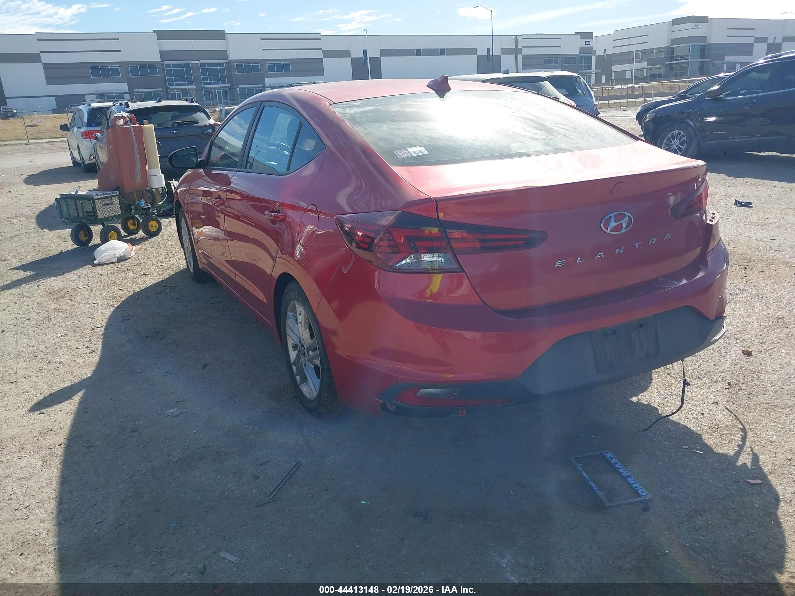 HYUNDAI ELANTRA image 3