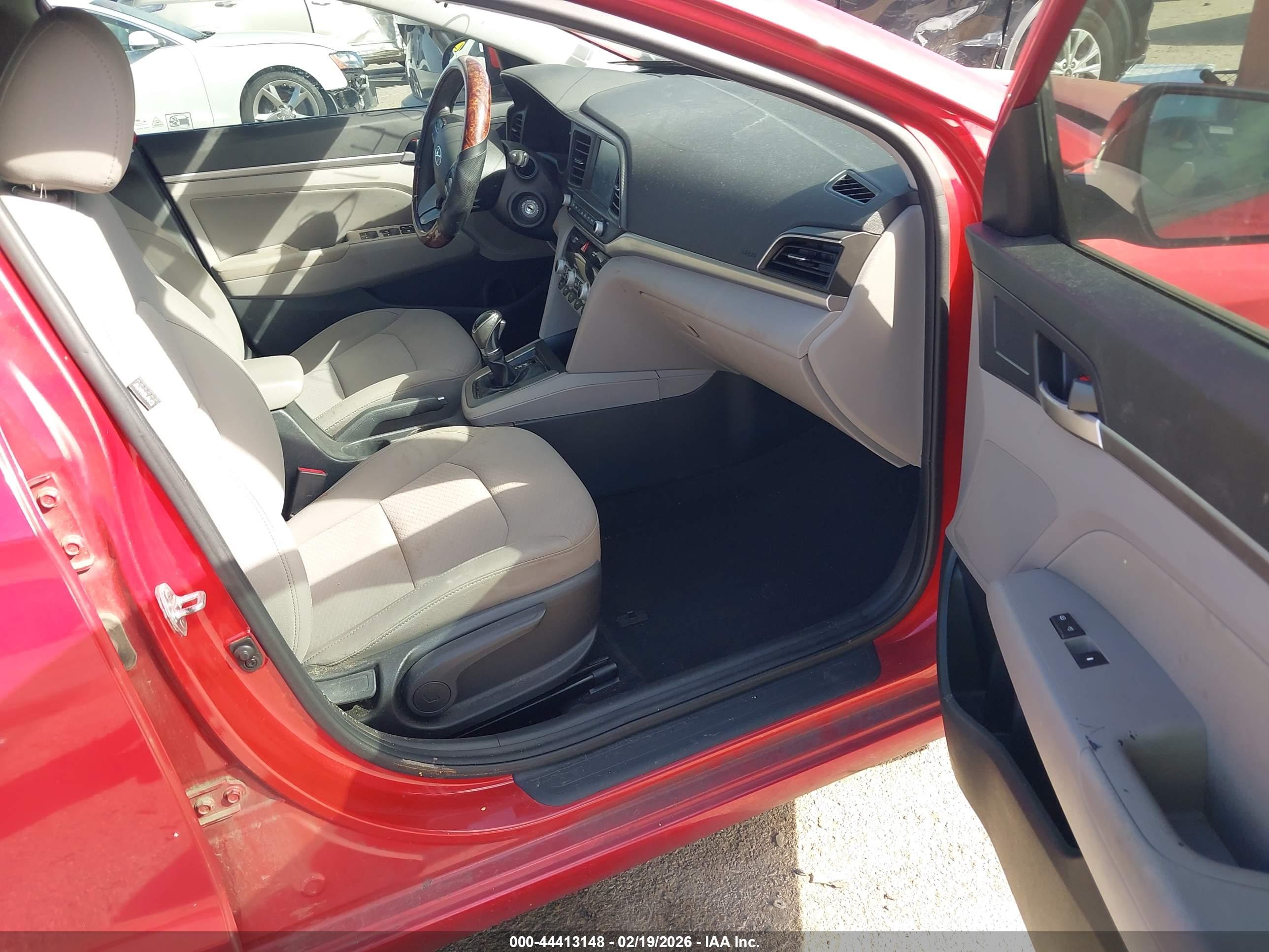 HYUNDAI ELANTRA image 5